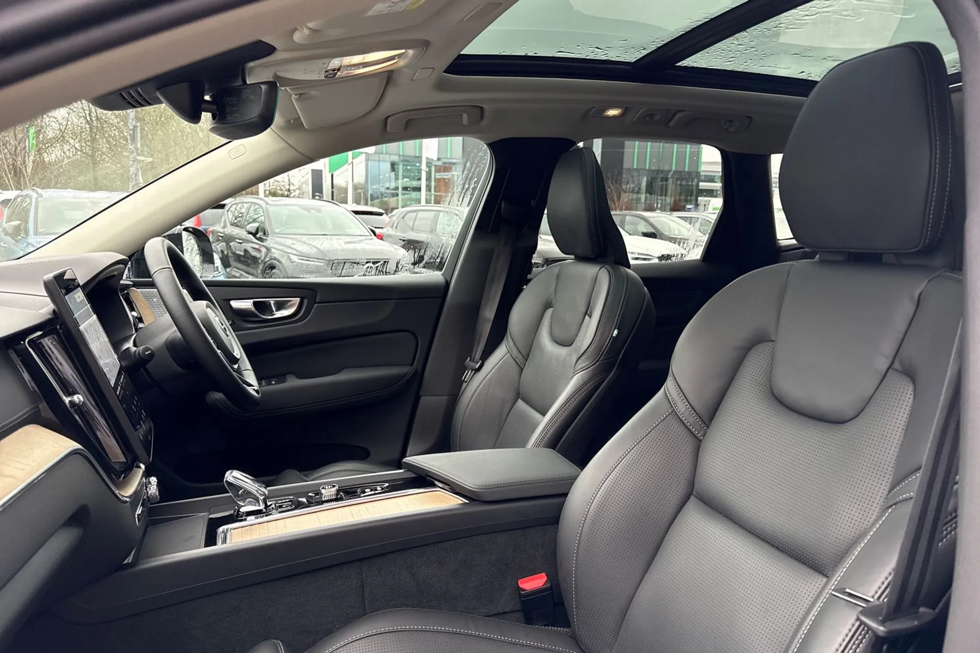 Volvo XC60 thumbnail image number 28