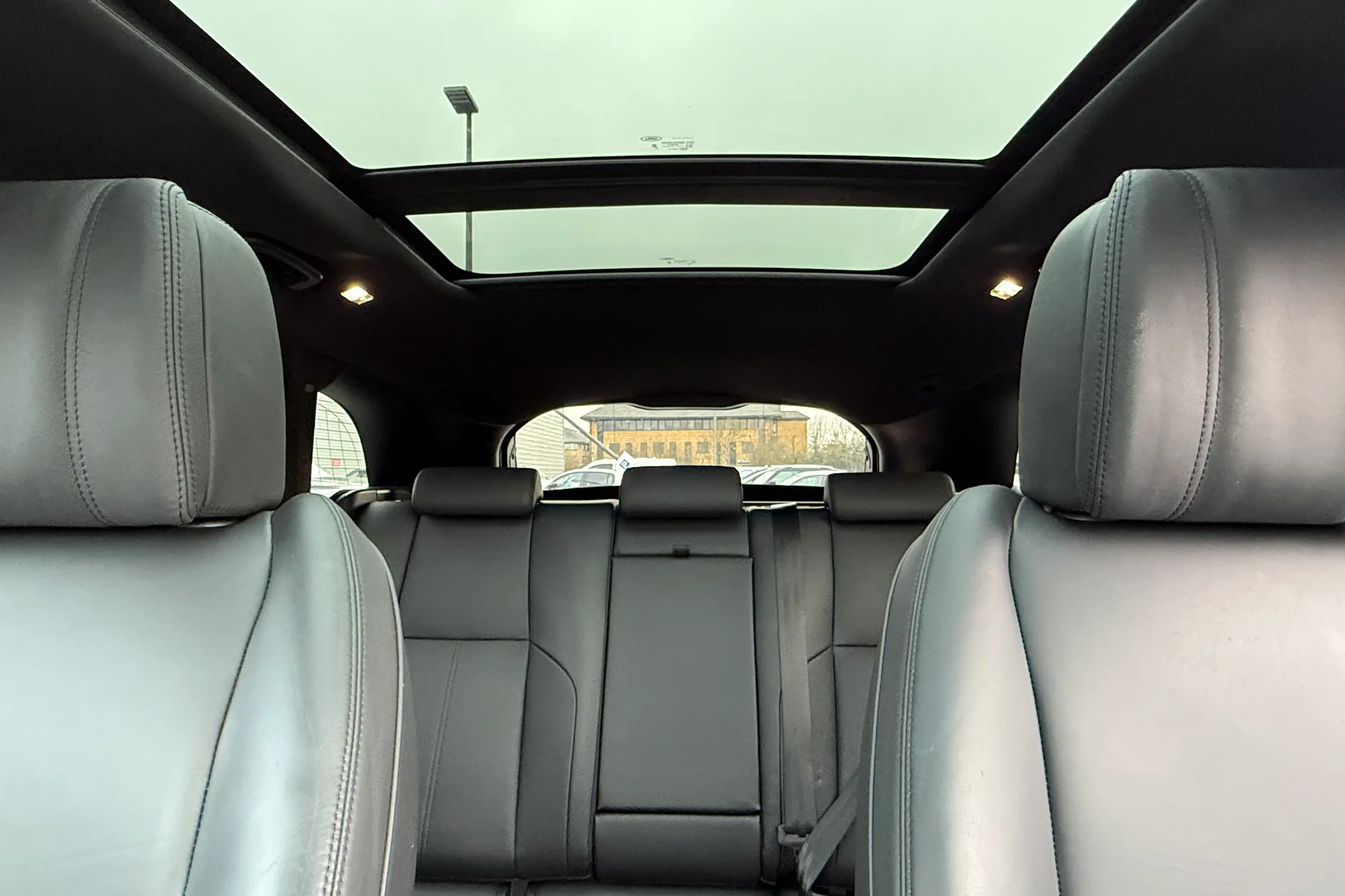 LAND ROVER RANGE ROVER VELAR thumbnail image number 29