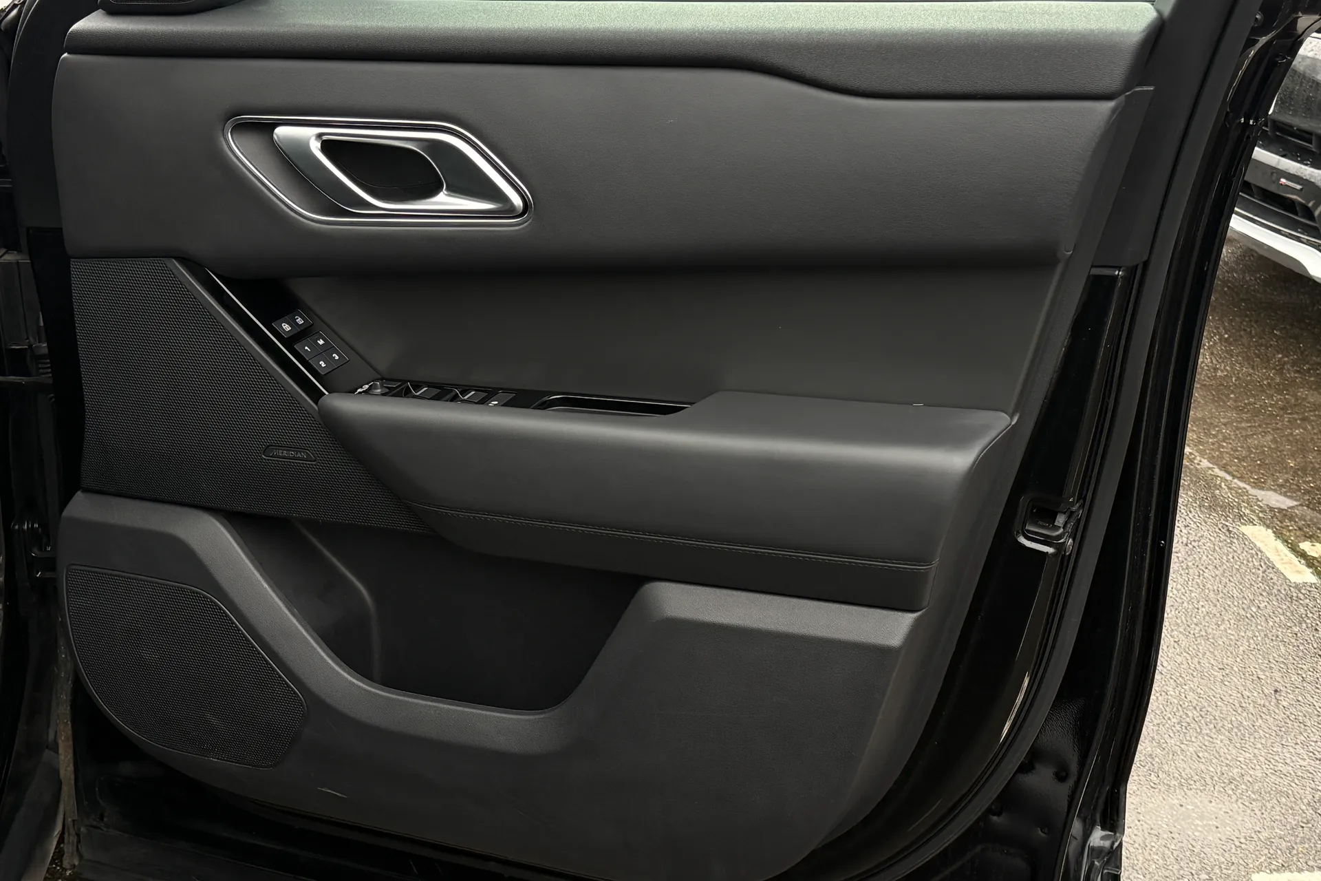 LAND ROVER RANGE ROVER VELAR thumbnail image number 38