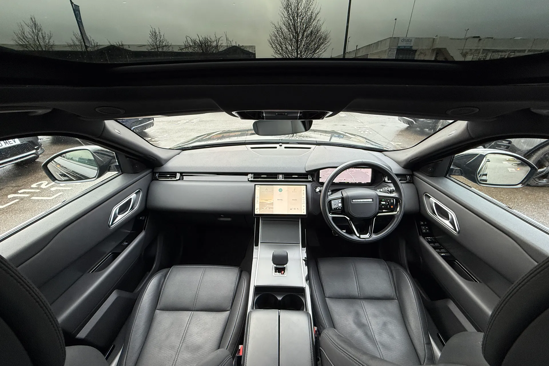 LAND ROVER RANGE ROVER VELAR thumbnail image number 3