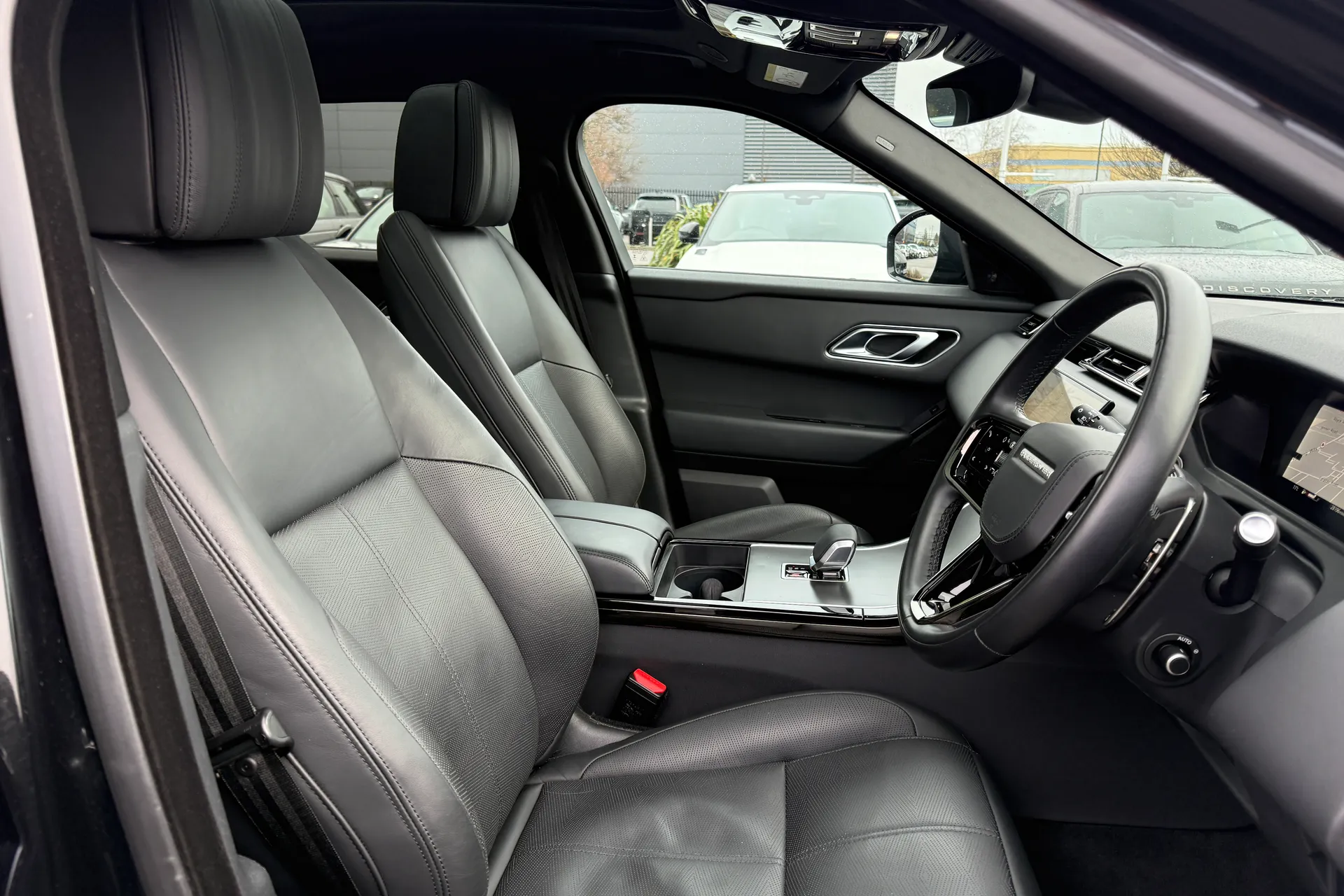 LAND ROVER RANGE ROVER VELAR thumbnail image number 30