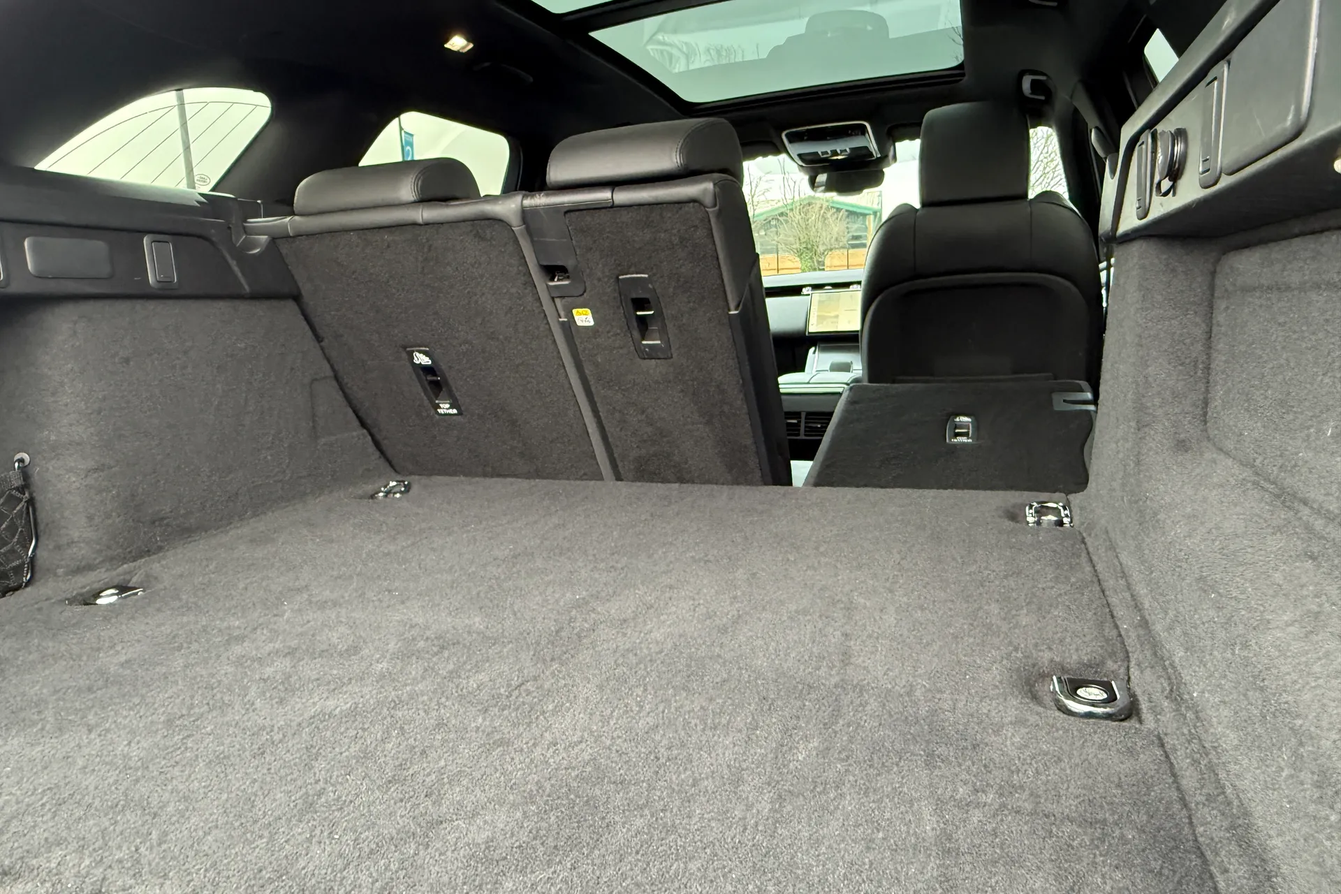 LAND ROVER RANGE ROVER VELAR thumbnail image number 26