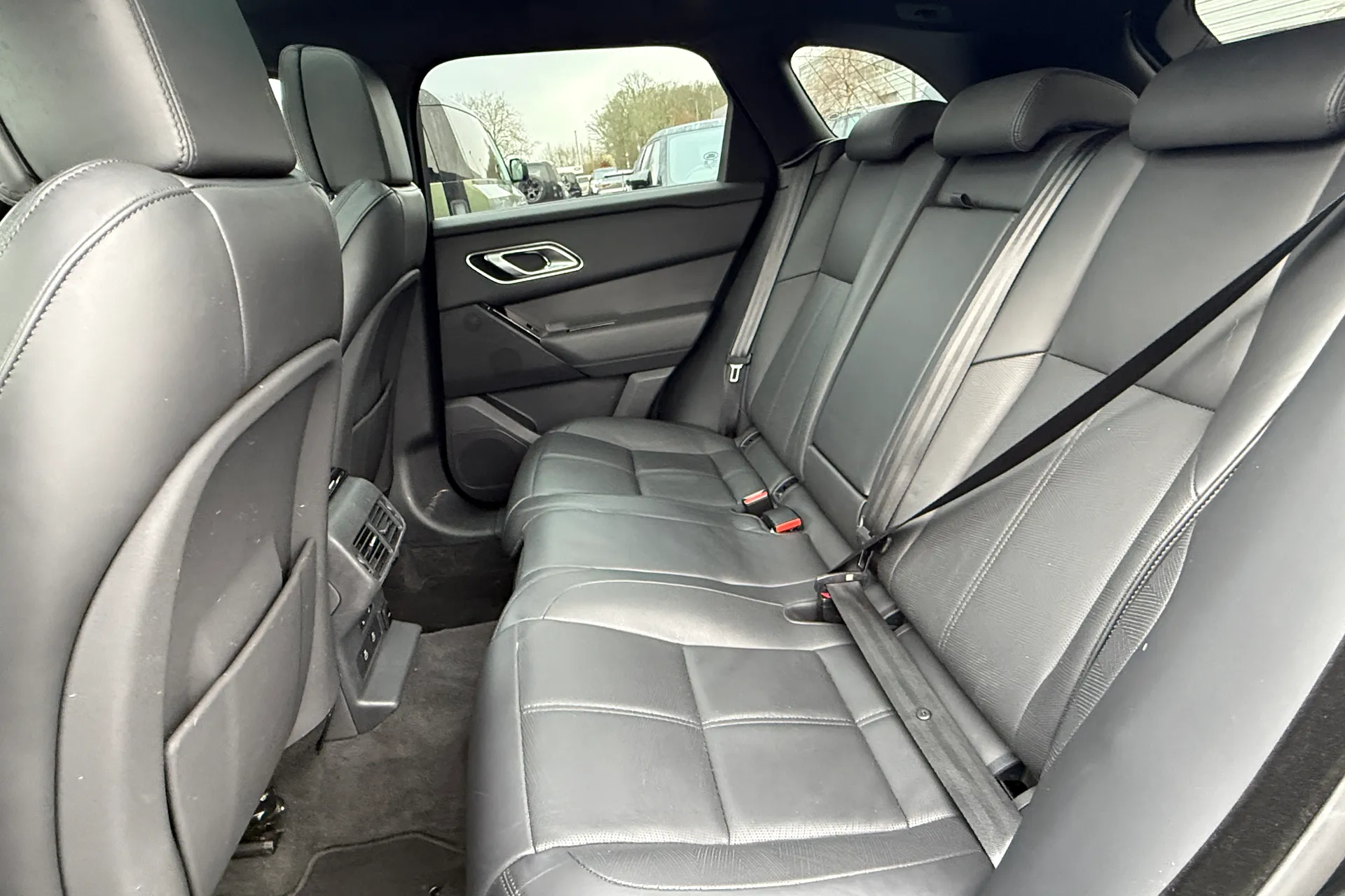 LAND ROVER RANGE ROVER VELAR thumbnail image number 34