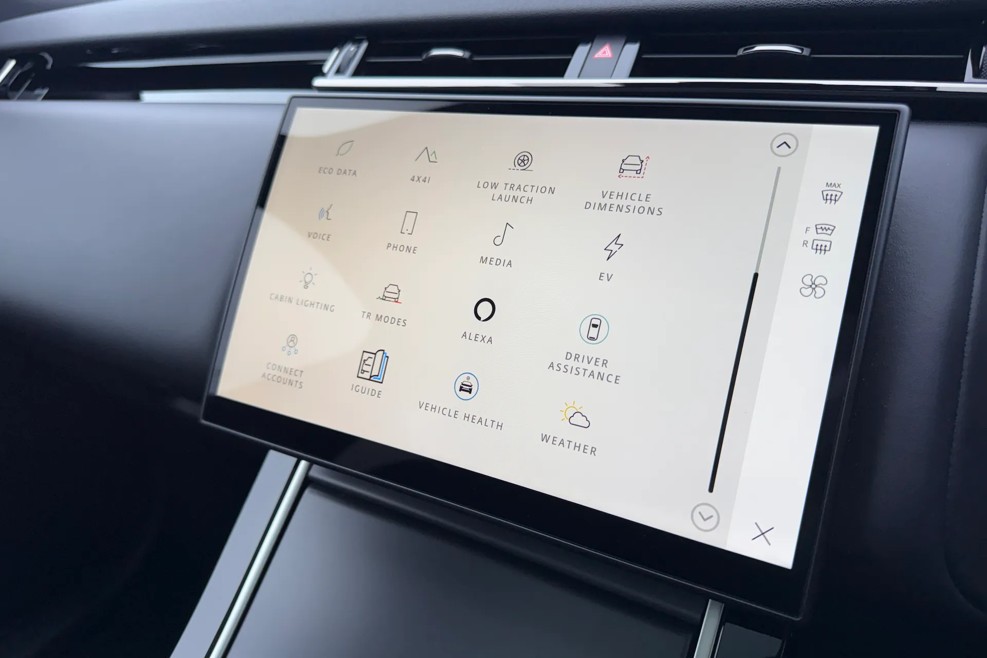 LAND ROVER RANGE ROVER VELAR thumbnail image number 41