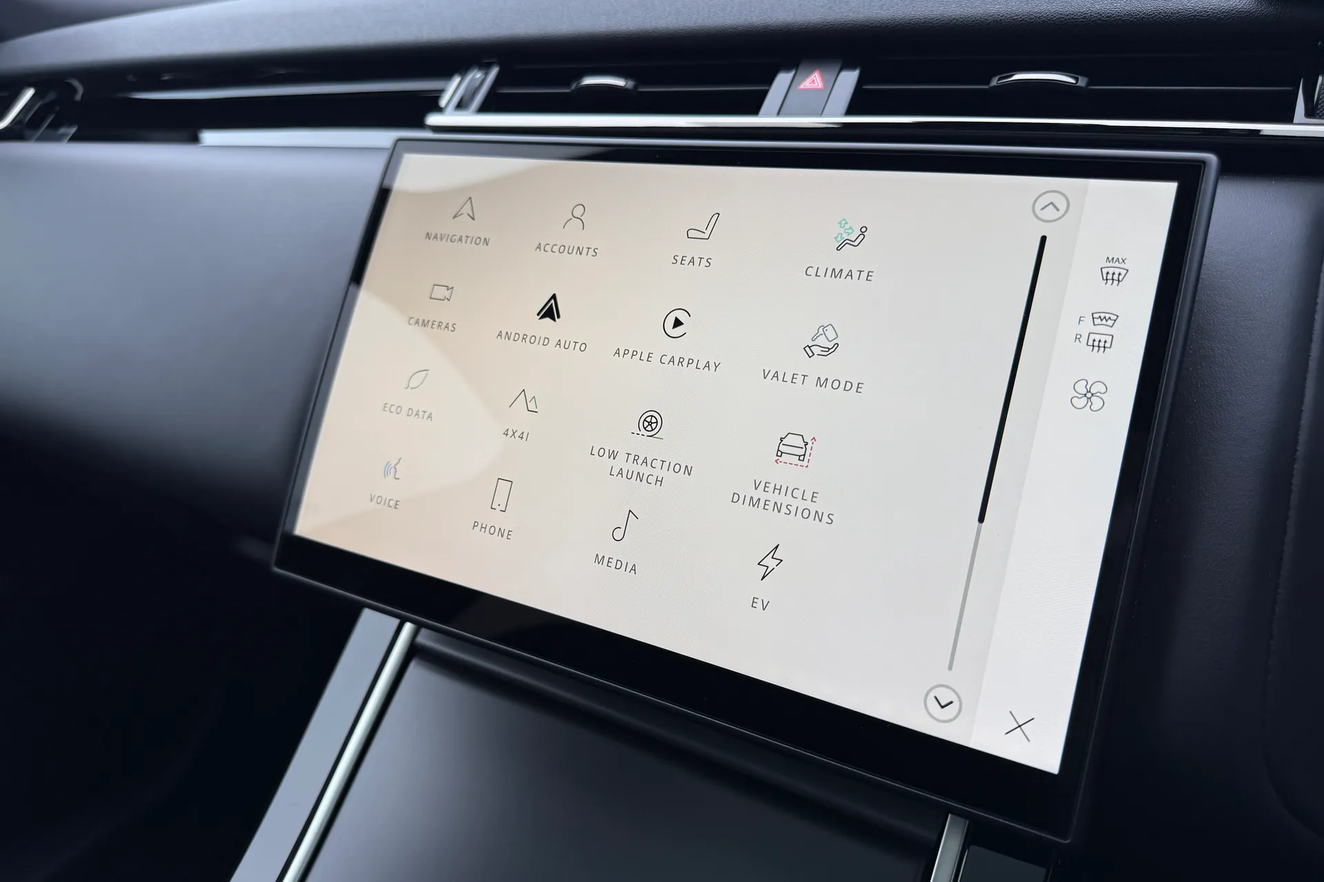 LAND ROVER RANGE ROVER VELAR thumbnail image number 40