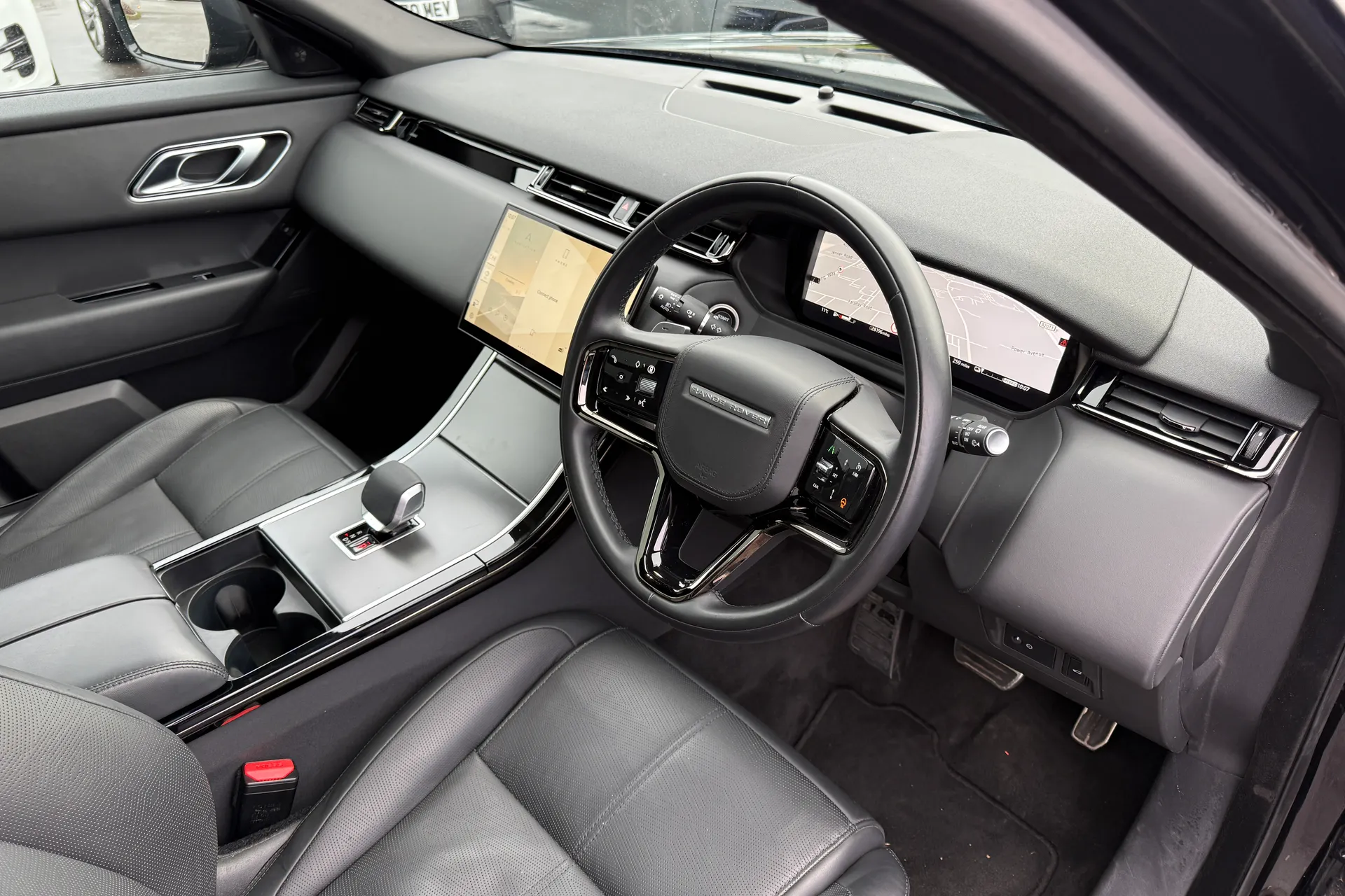 LAND ROVER RANGE ROVER VELAR thumbnail image number 31