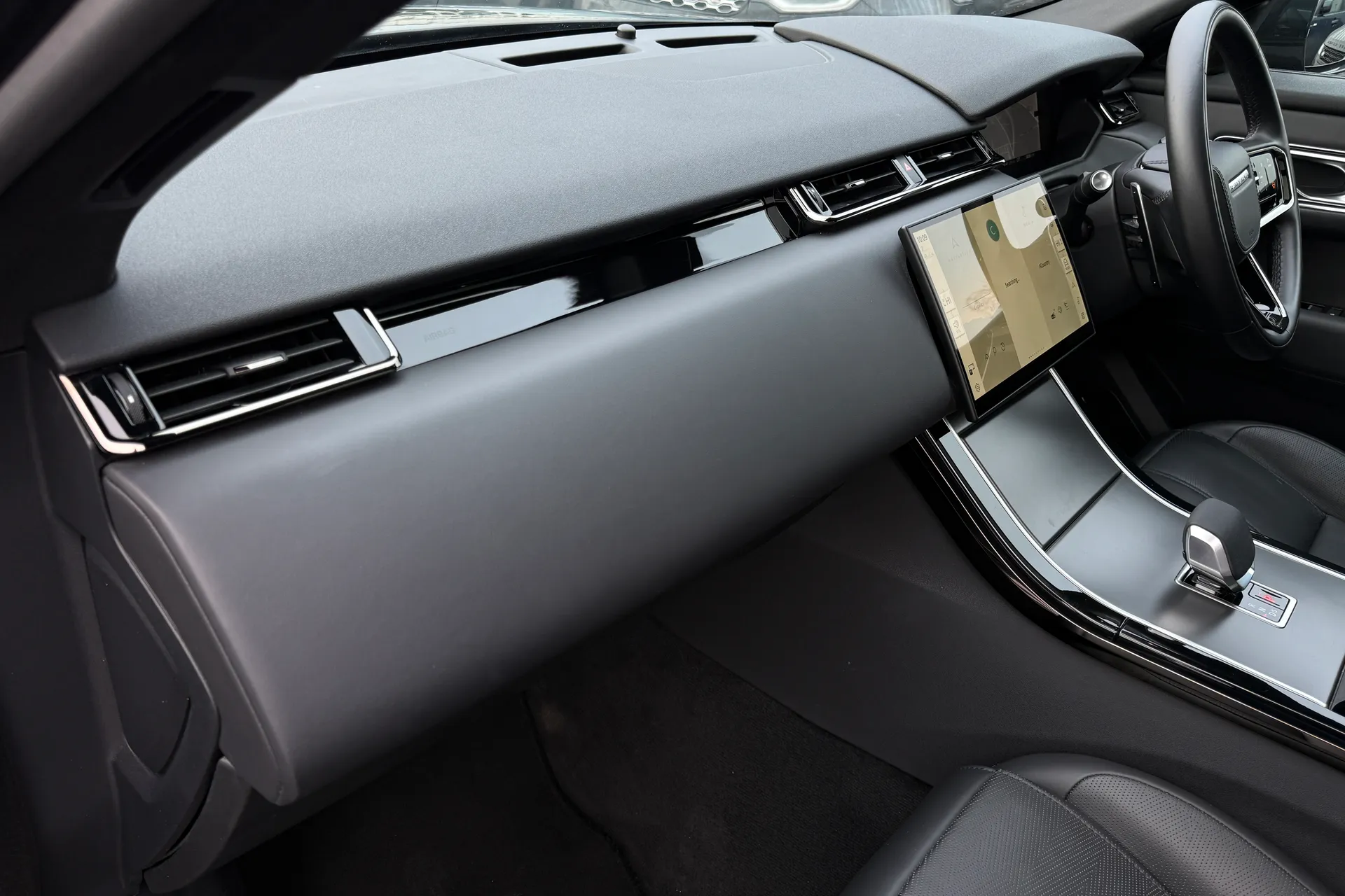 LAND ROVER RANGE ROVER VELAR thumbnail image number 32