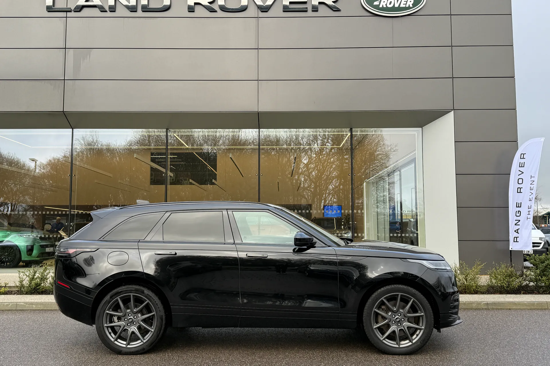 LAND ROVER RANGE ROVER VELAR thumbnail image number 2