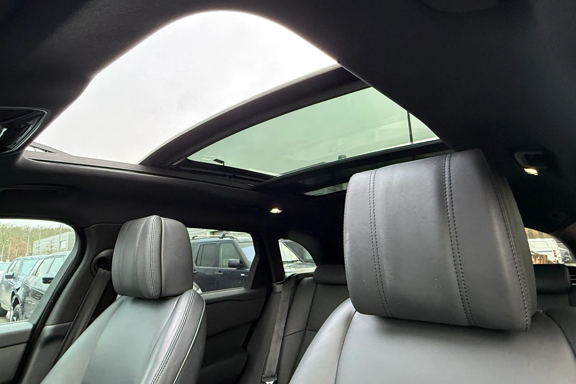 LAND ROVER RANGE ROVER VELAR thumbnail image number 5