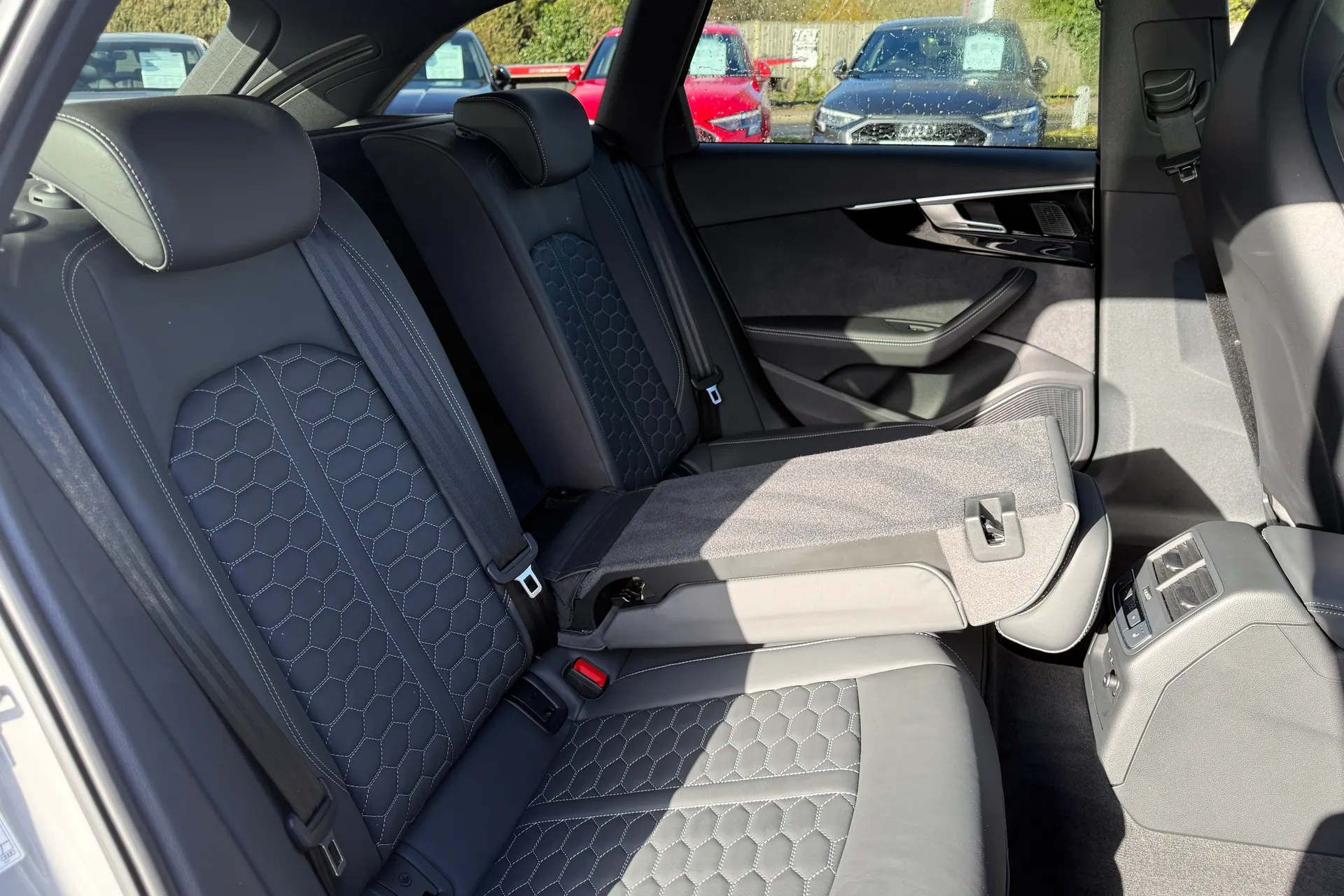 Audi RS4 thumbnail image number 55