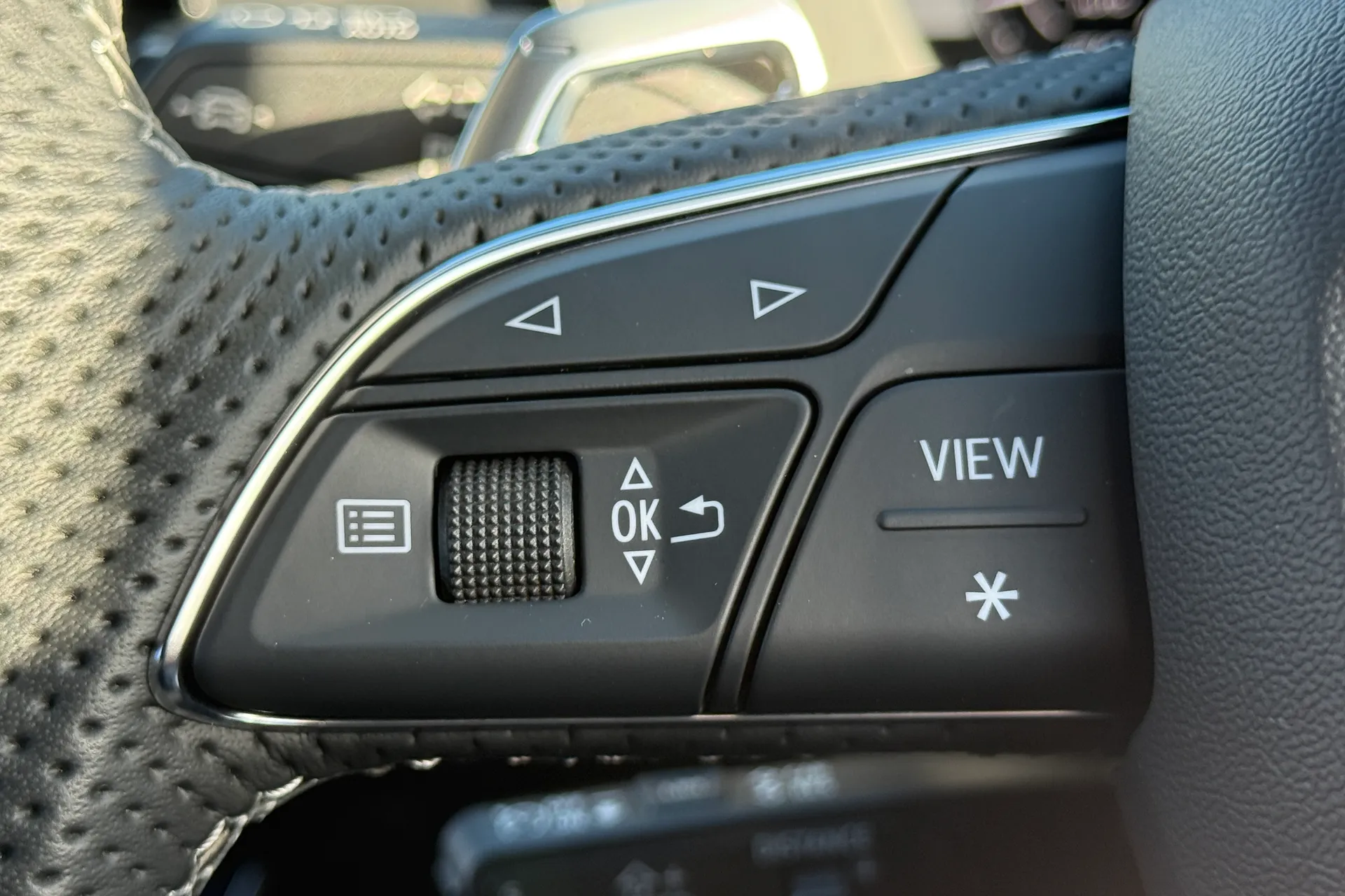 Audi RS4 thumbnail image number 26