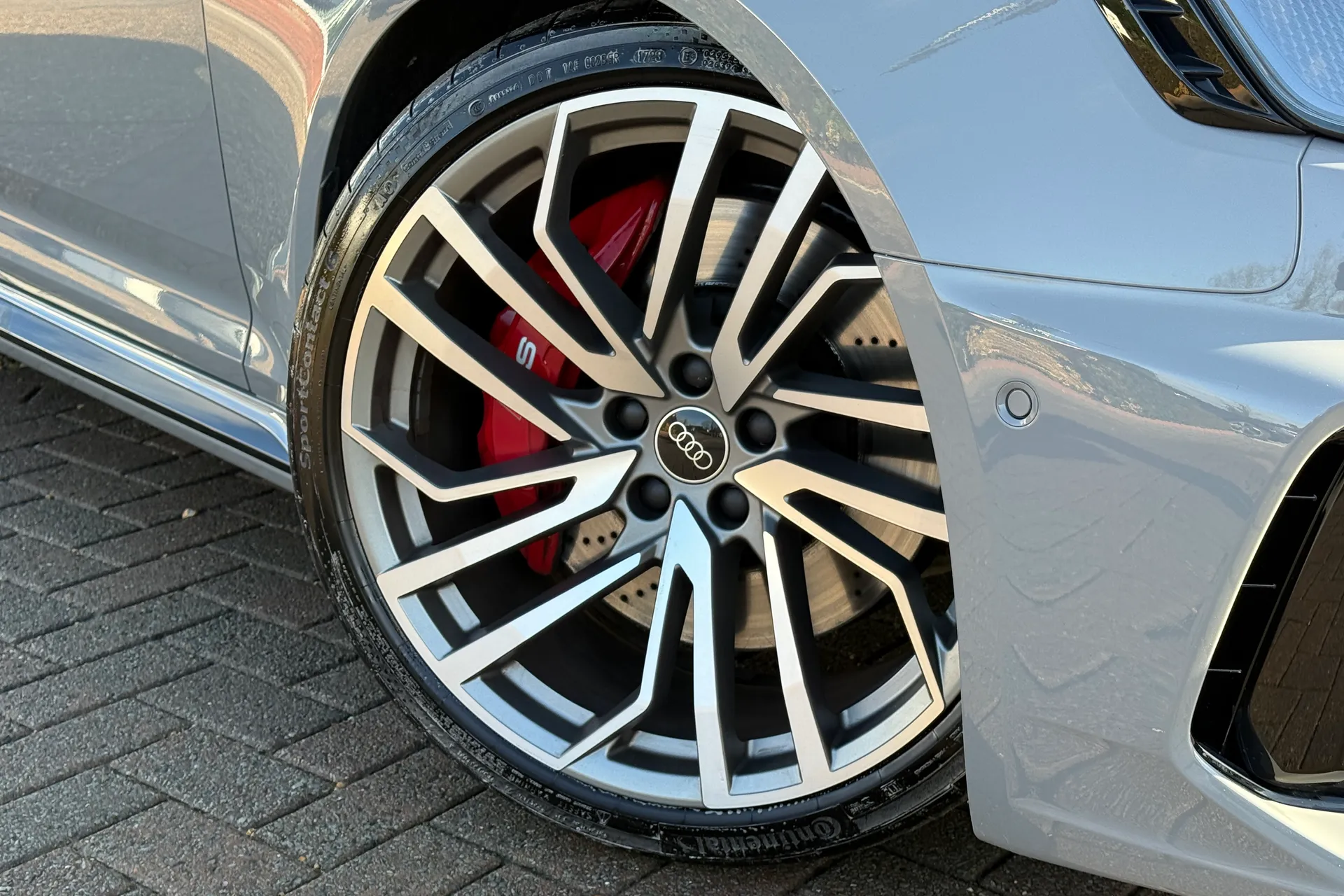 Audi RS4 thumbnail image number 7