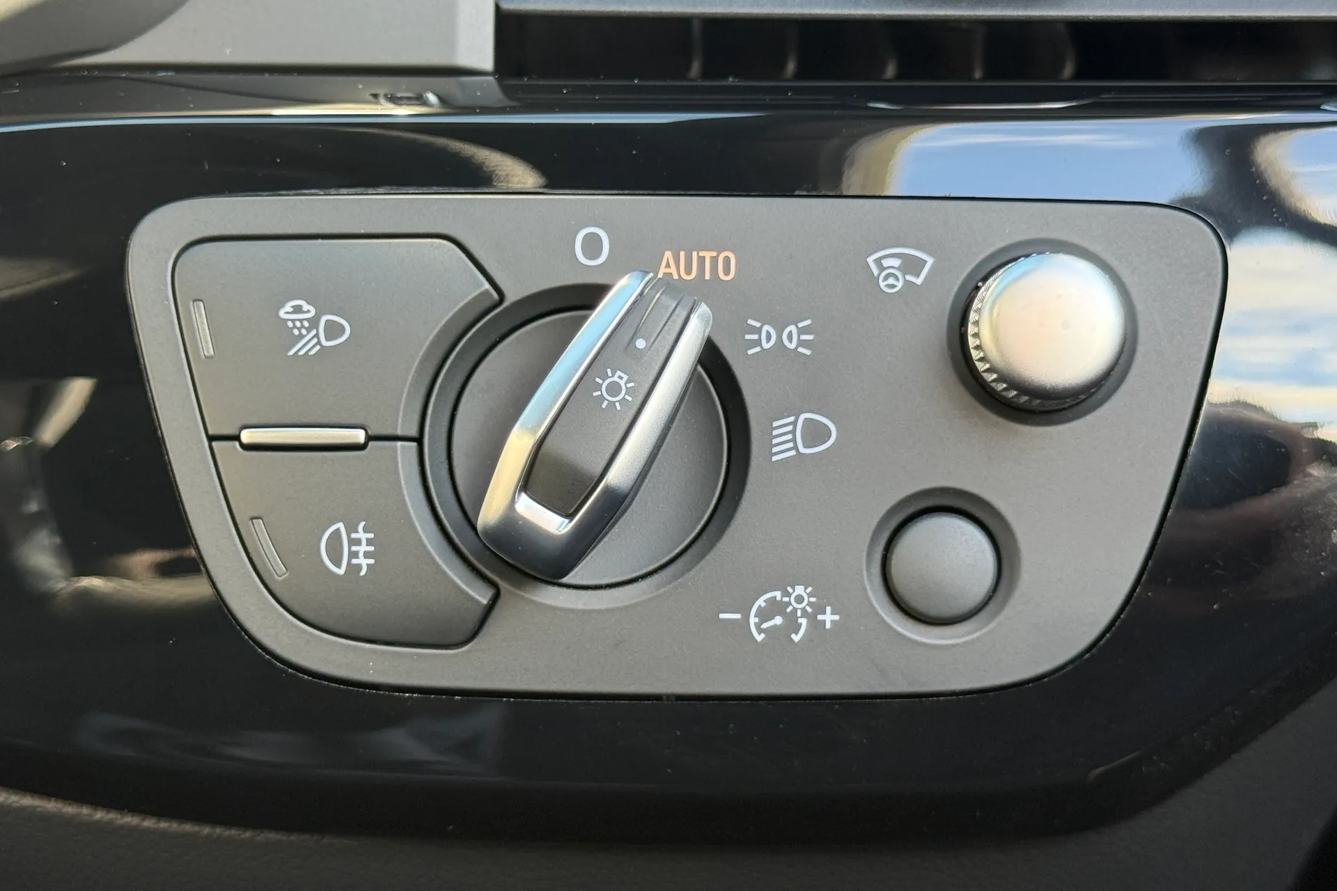 Audi RS4 thumbnail image number 28