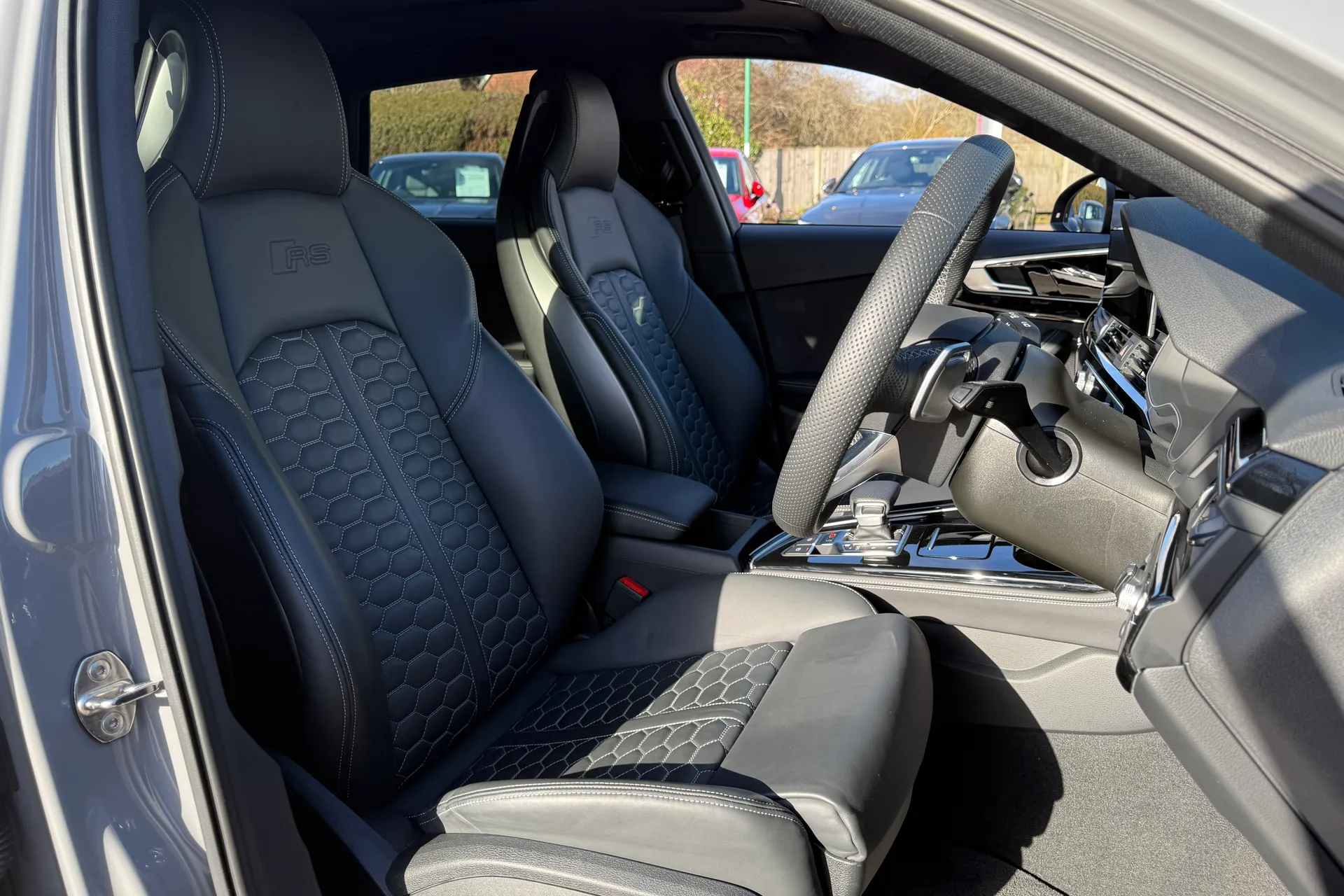 Audi RS4 thumbnail image number 32