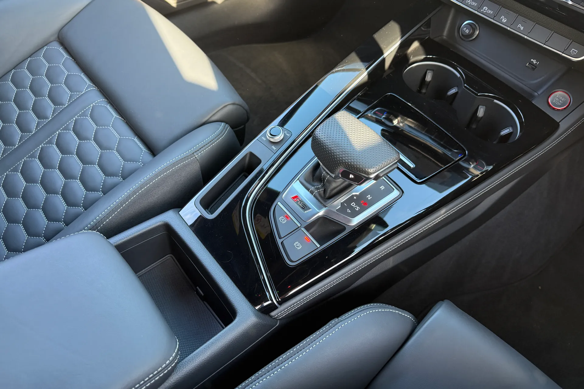 Audi RS4 thumbnail image number 48