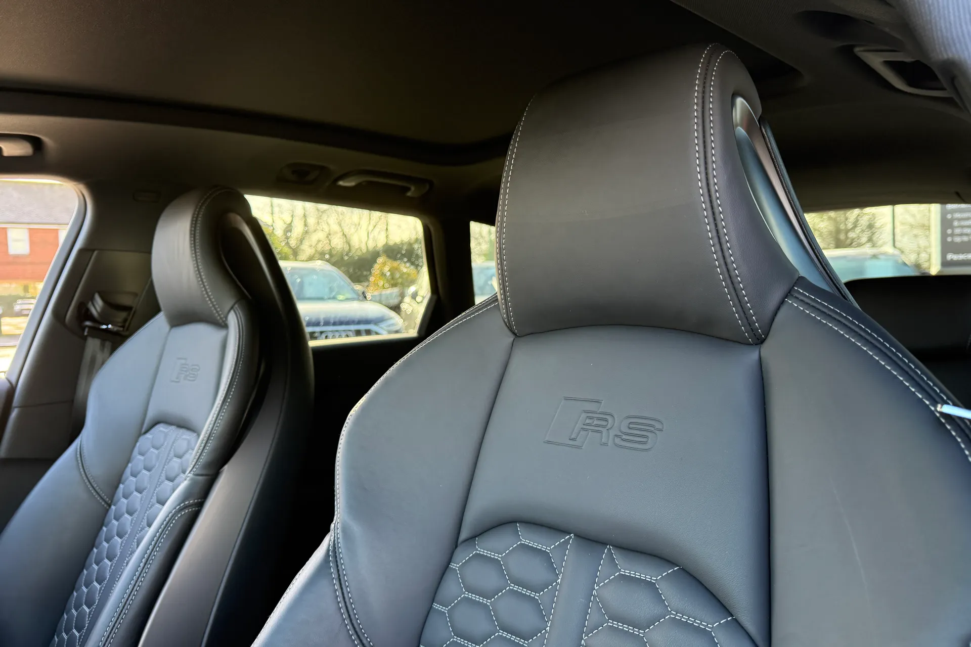 Audi RS4 thumbnail image number 36