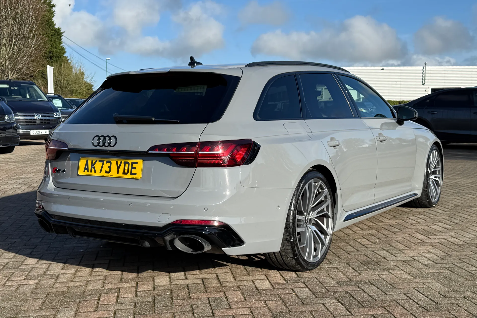 Audi RS4 thumbnail image number 40