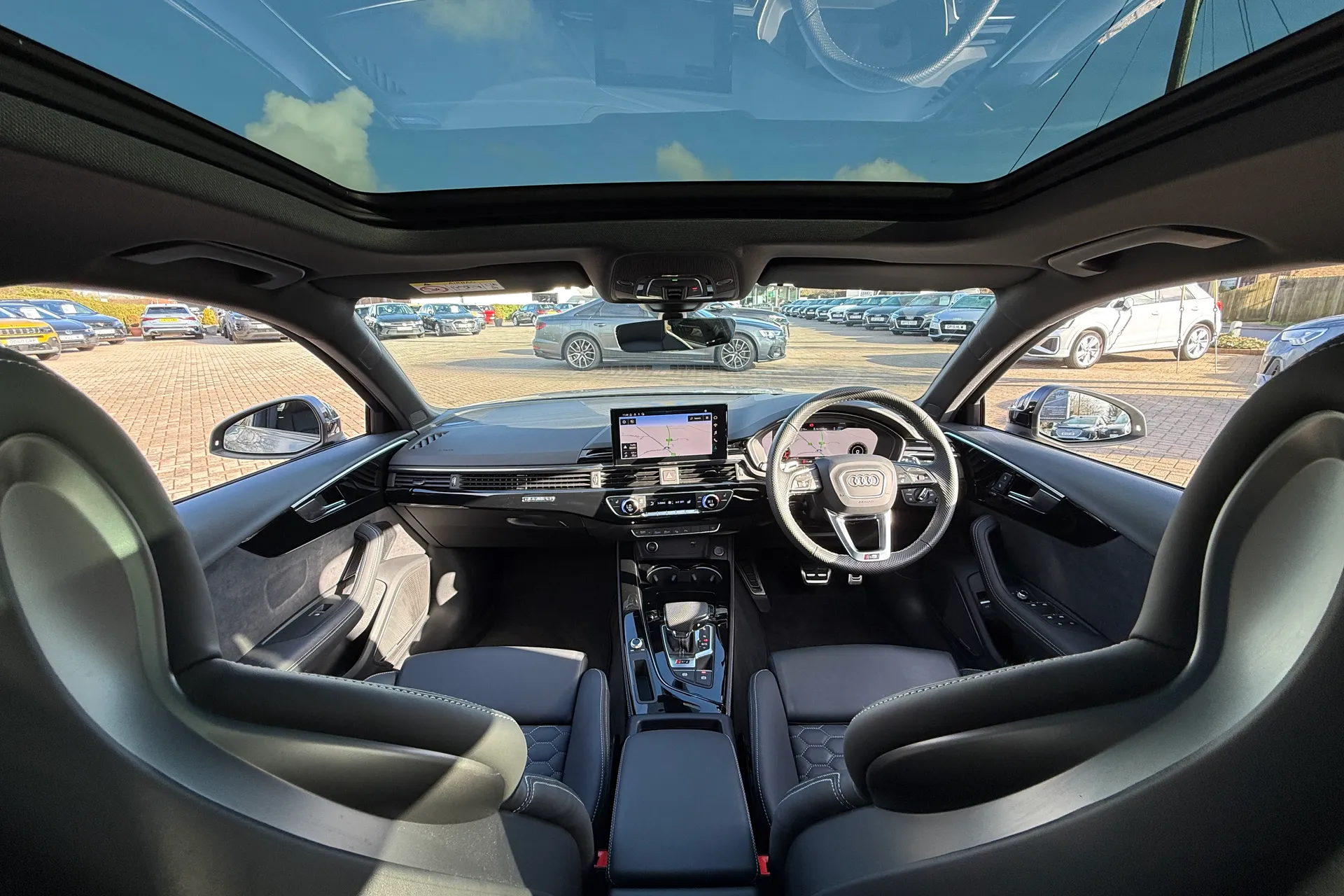 Audi RS4 thumbnail image number 3