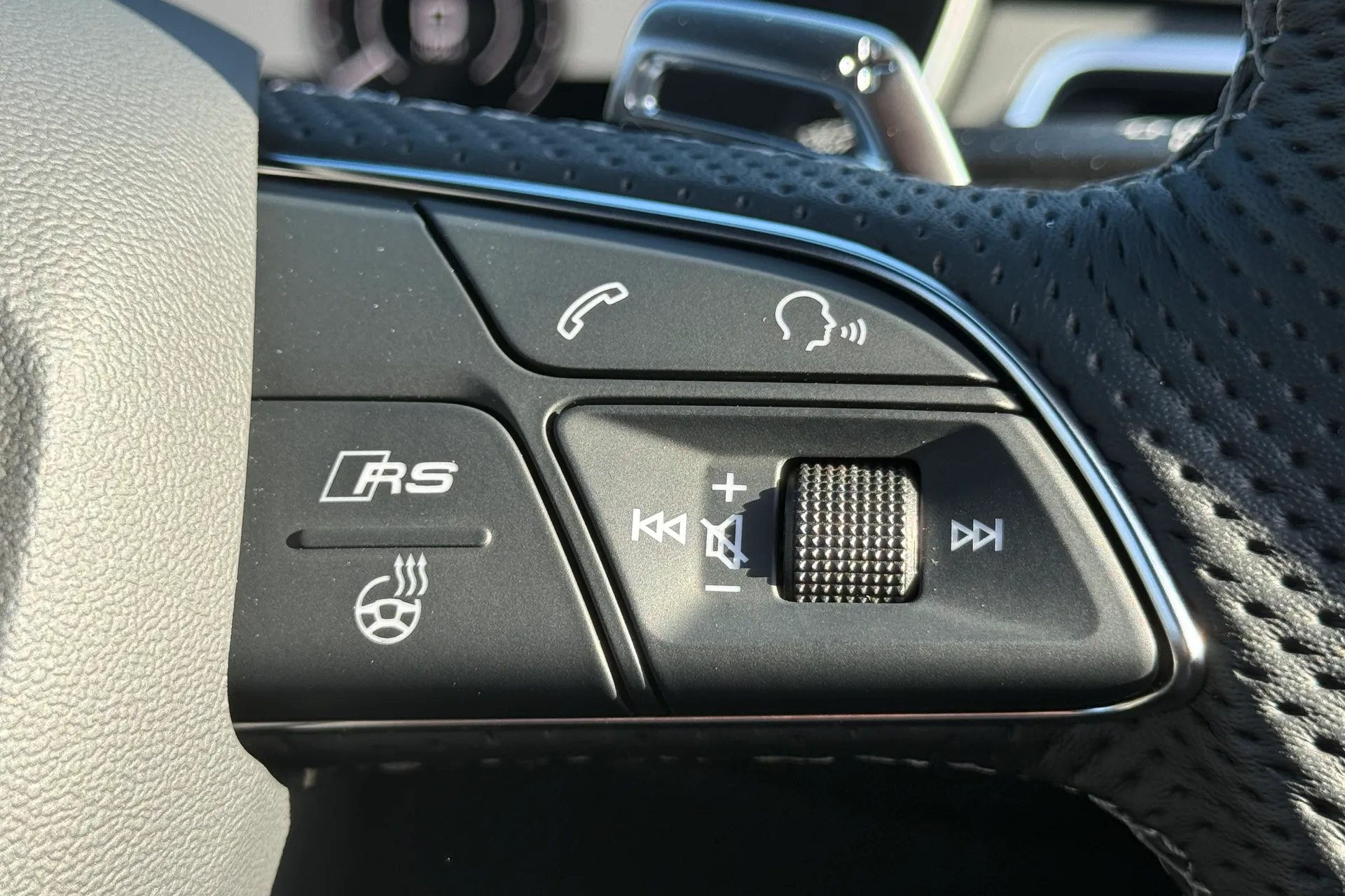 Audi RS4 thumbnail image number 27