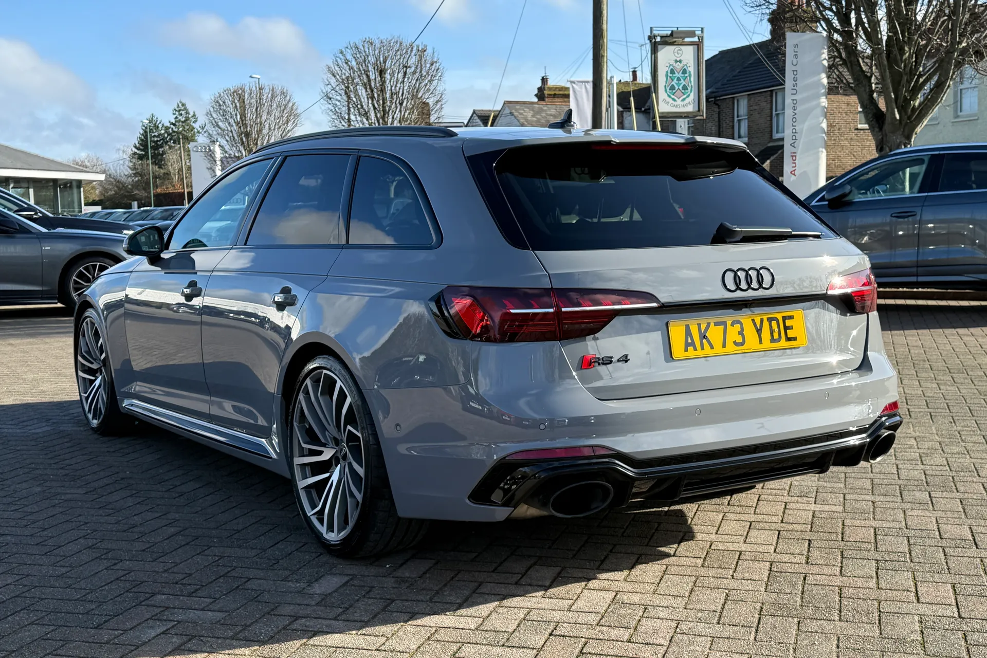 Audi RS4 thumbnail image number 42