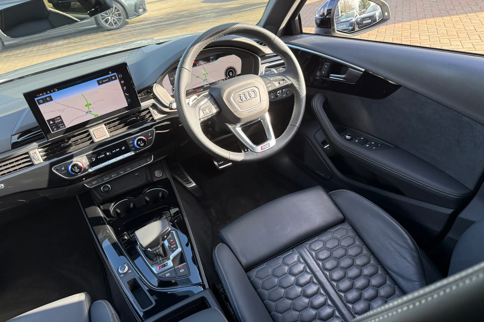 Audi RS4 thumbnail image number 50