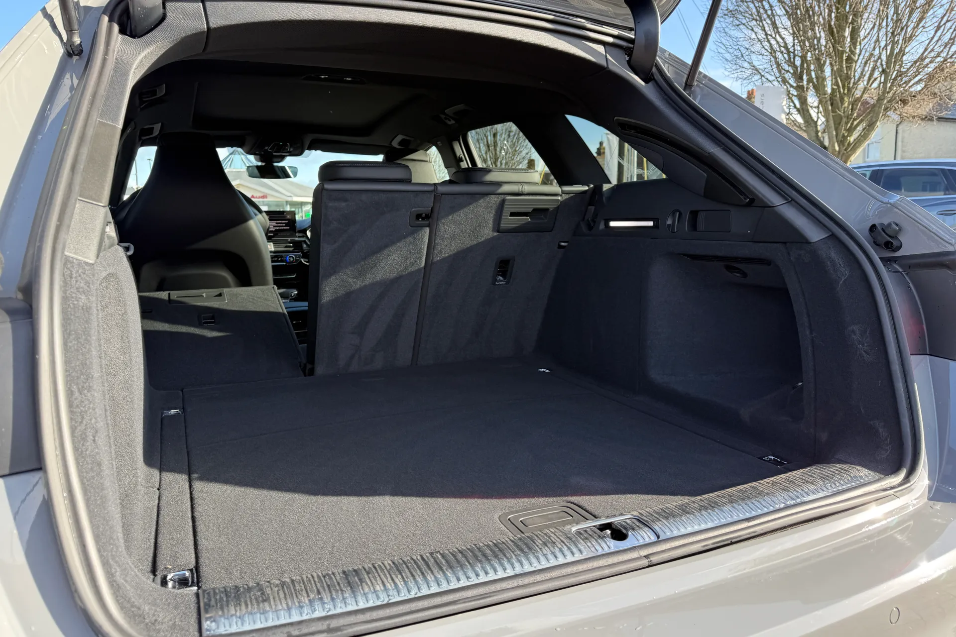 Audi RS4 thumbnail image number 44