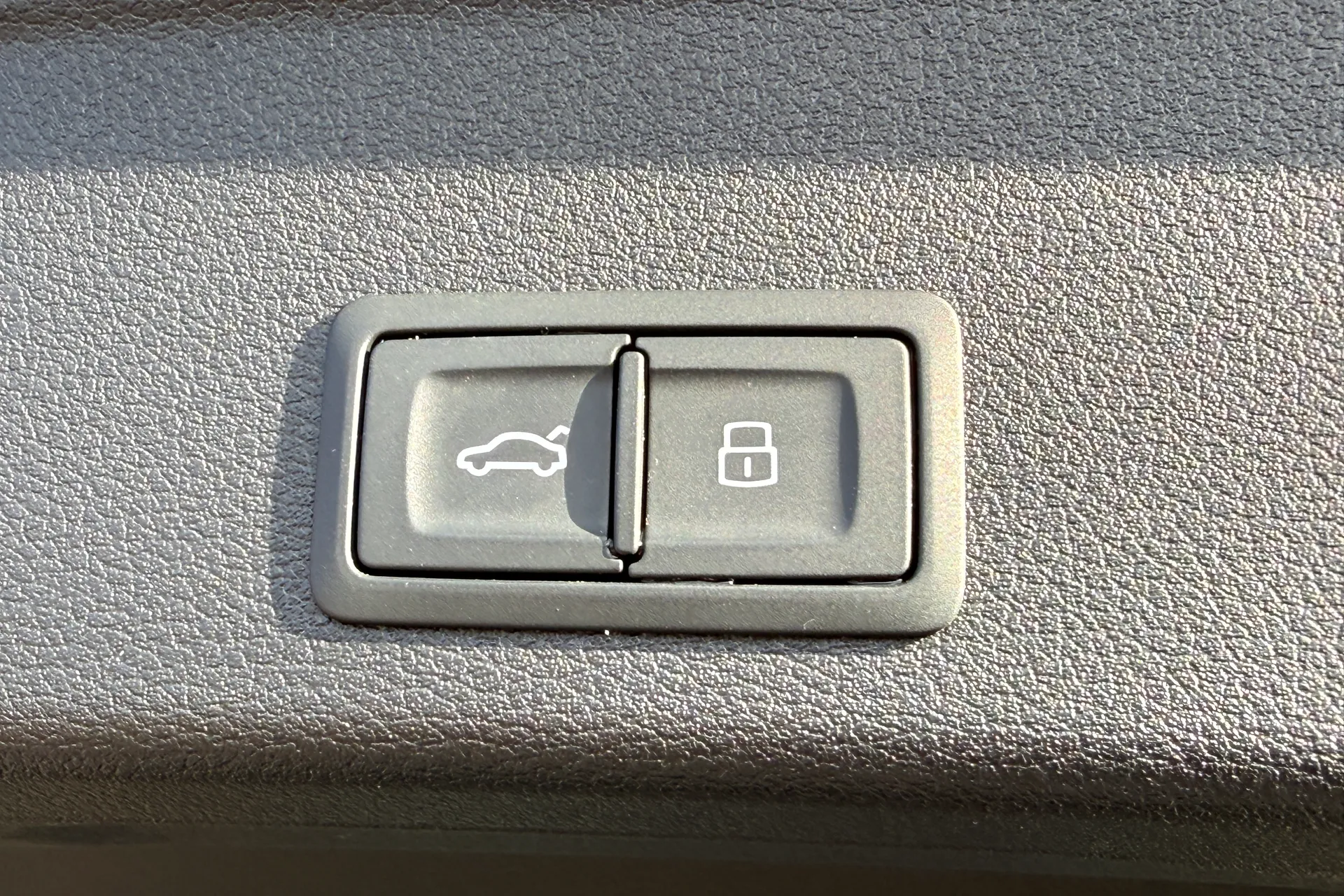 Audi RS4 thumbnail image number 45