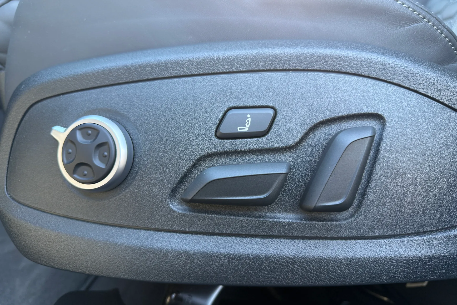 Audi RS4 thumbnail image number 21