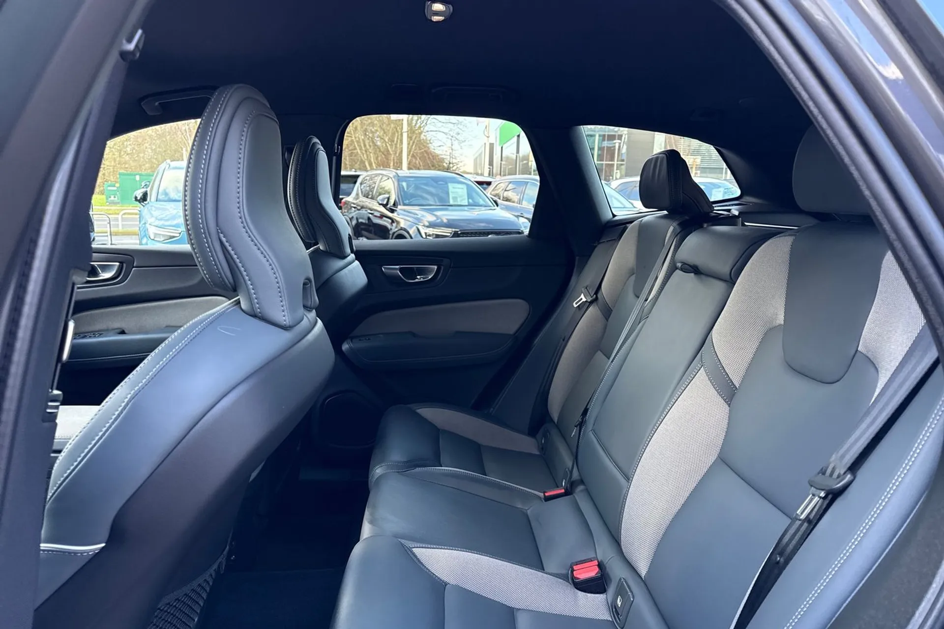 Volvo XC60 thumbnail image number 31