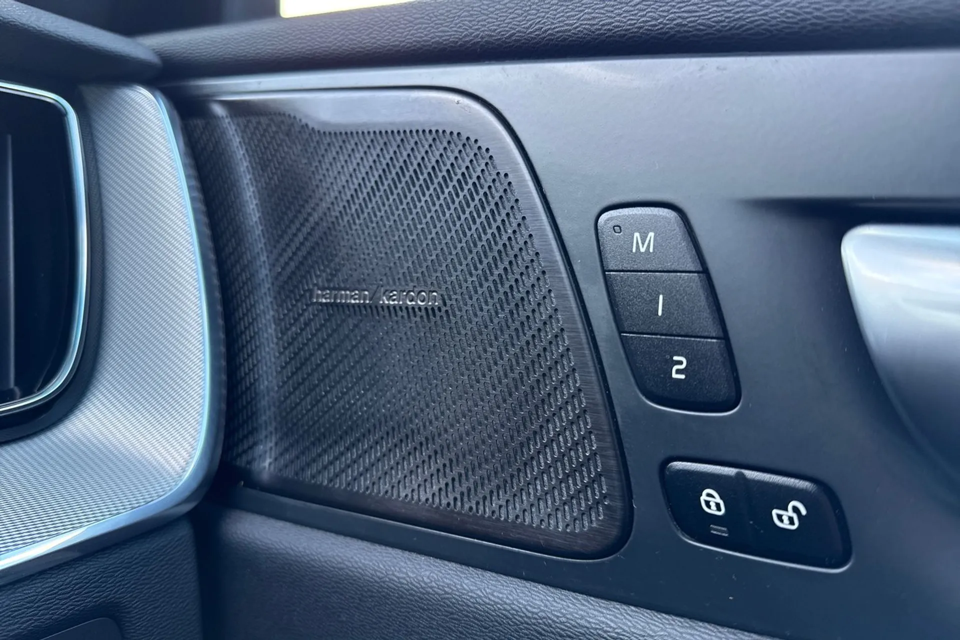 Volvo XC60 thumbnail image number 41