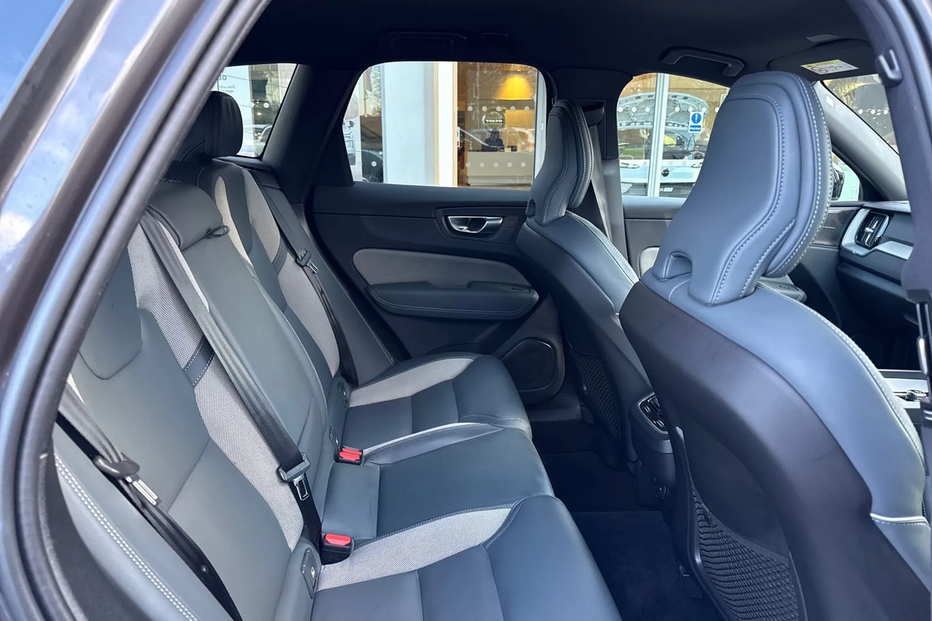 Volvo XC60 thumbnail image number 23