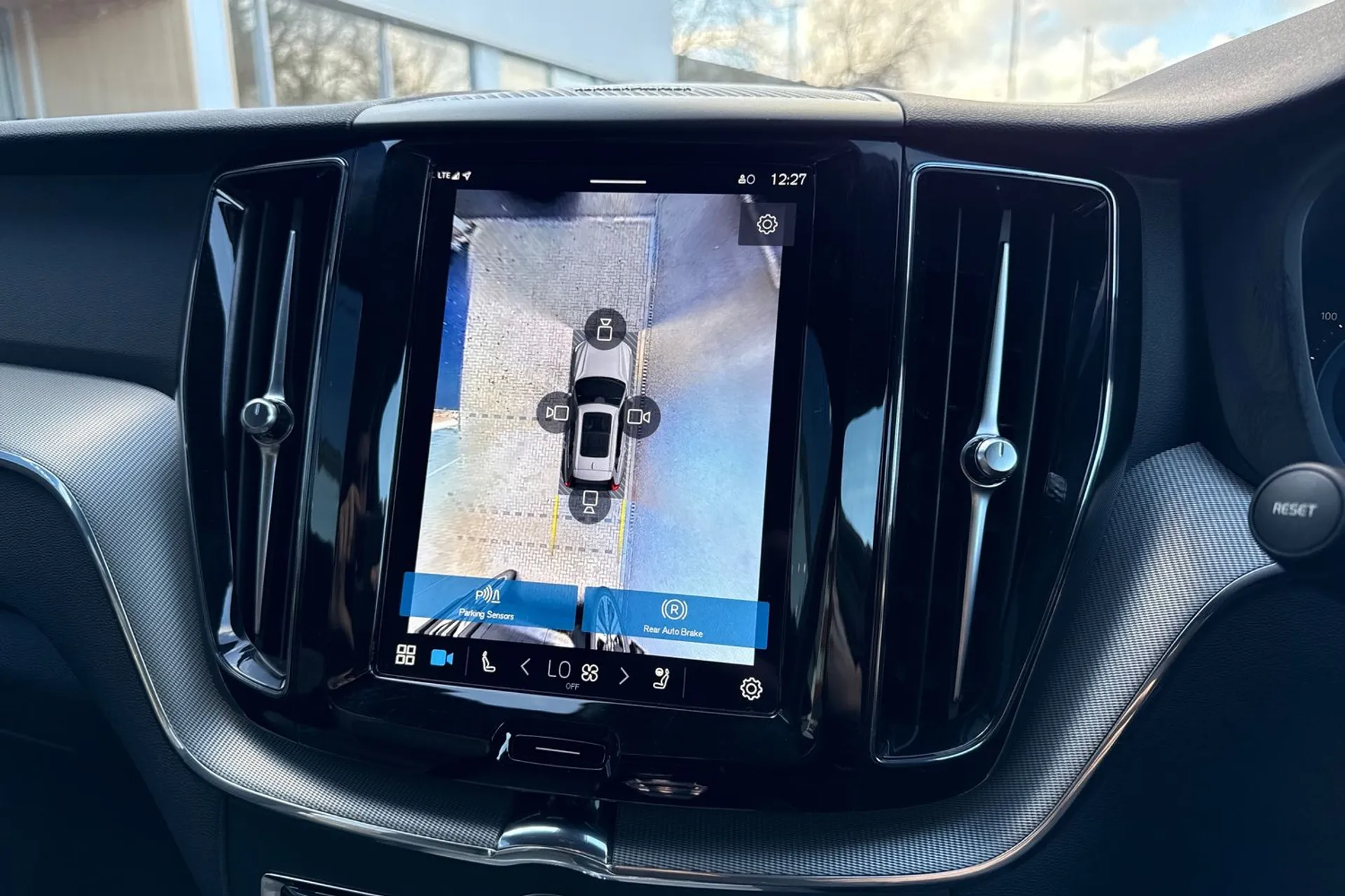 Volvo XC60 thumbnail image number 4