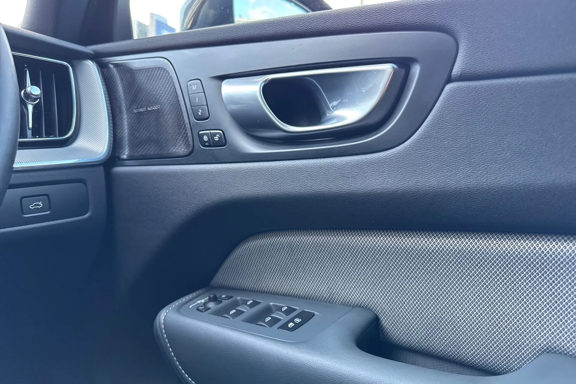 Volvo XC60 thumbnail image number 40