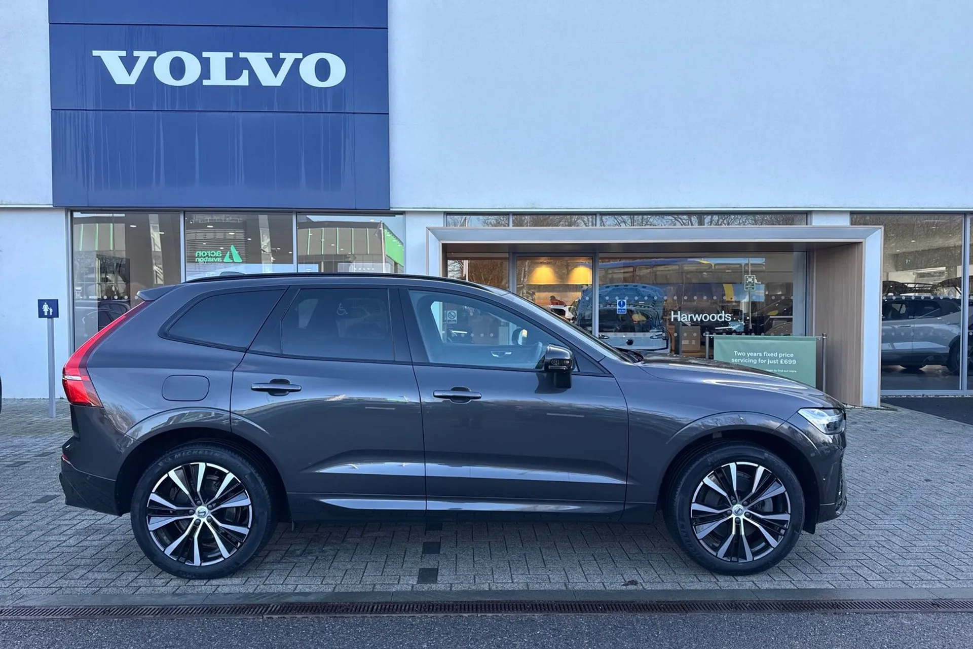 Volvo XC60 thumbnail image number 2