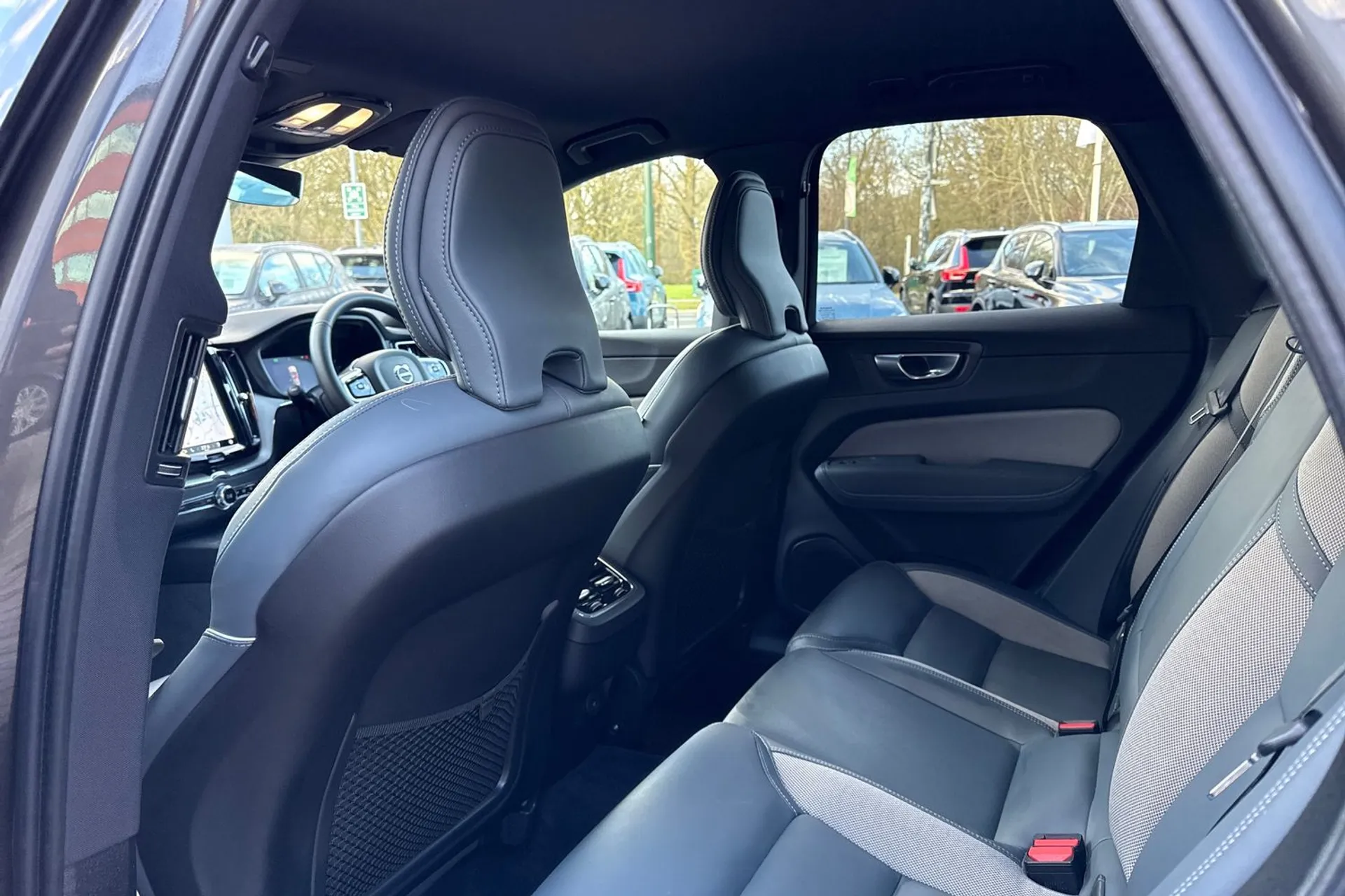 Volvo XC60 thumbnail image number 30