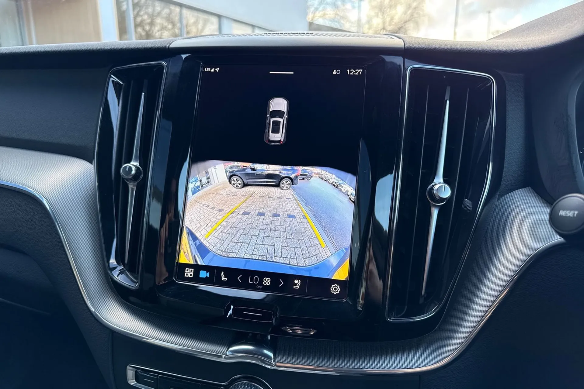 Volvo XC60 thumbnail image number 38