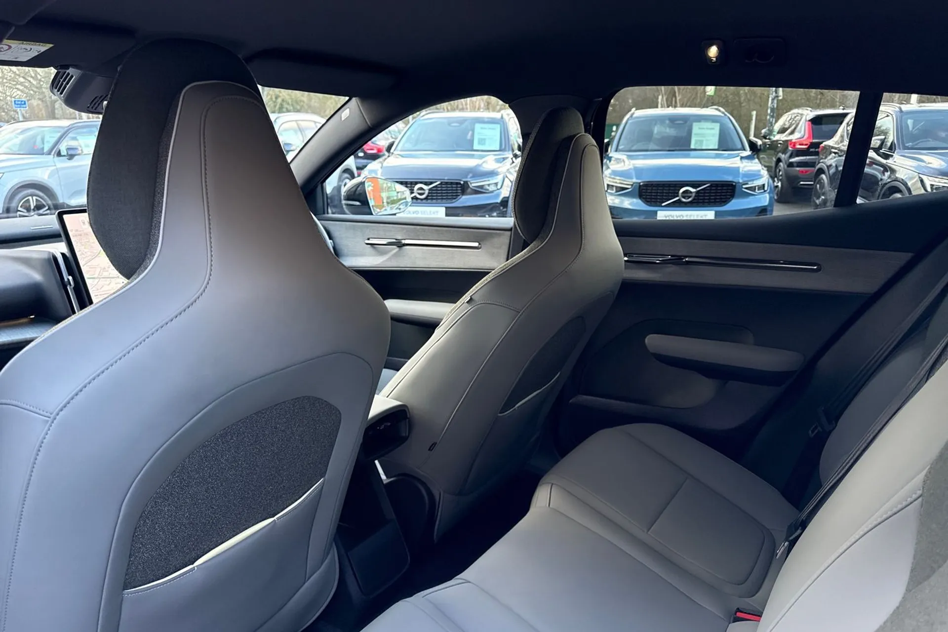 Volvo EX30 thumbnail image number 31