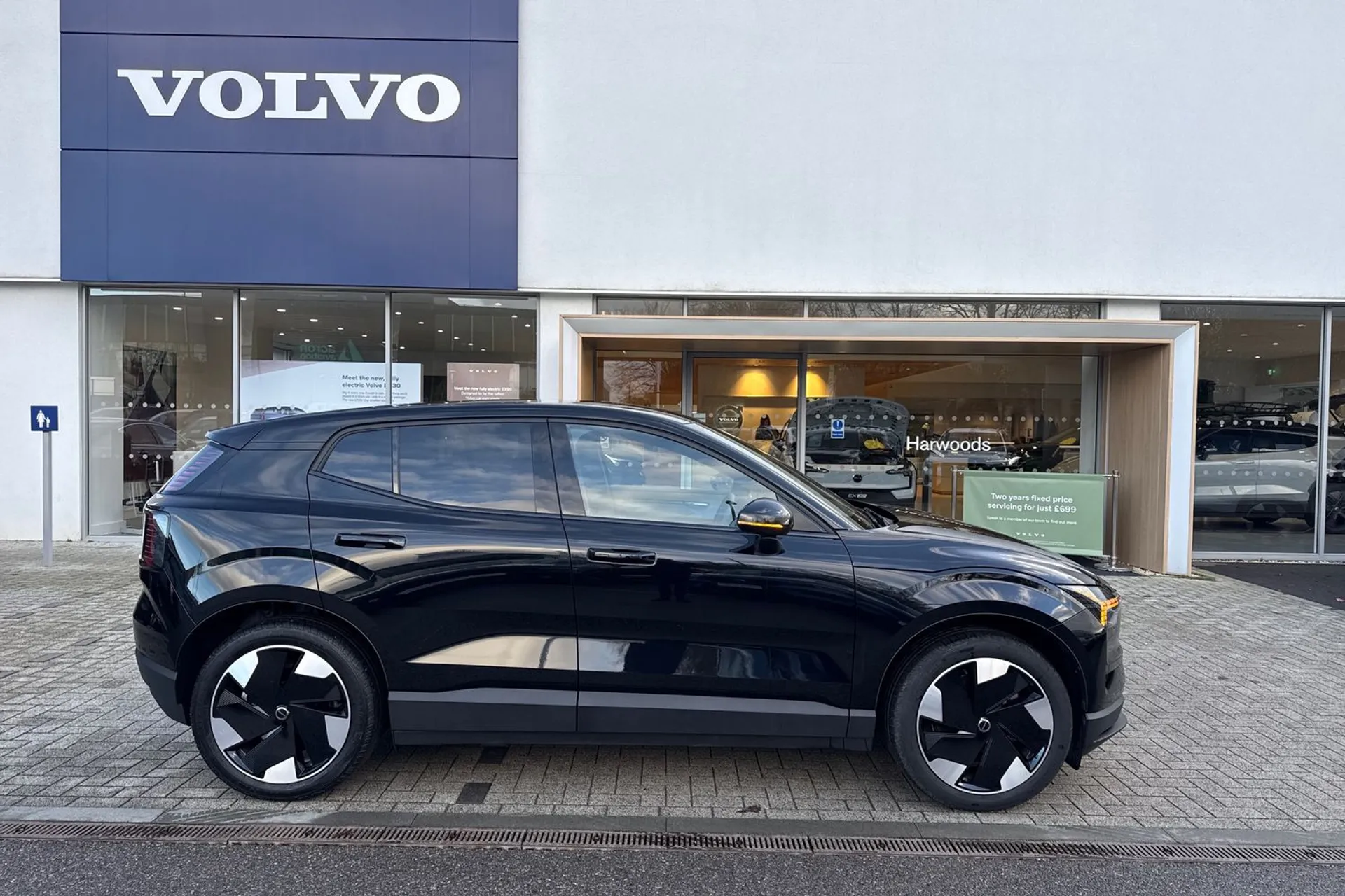 Volvo EX30 thumbnail image number 2