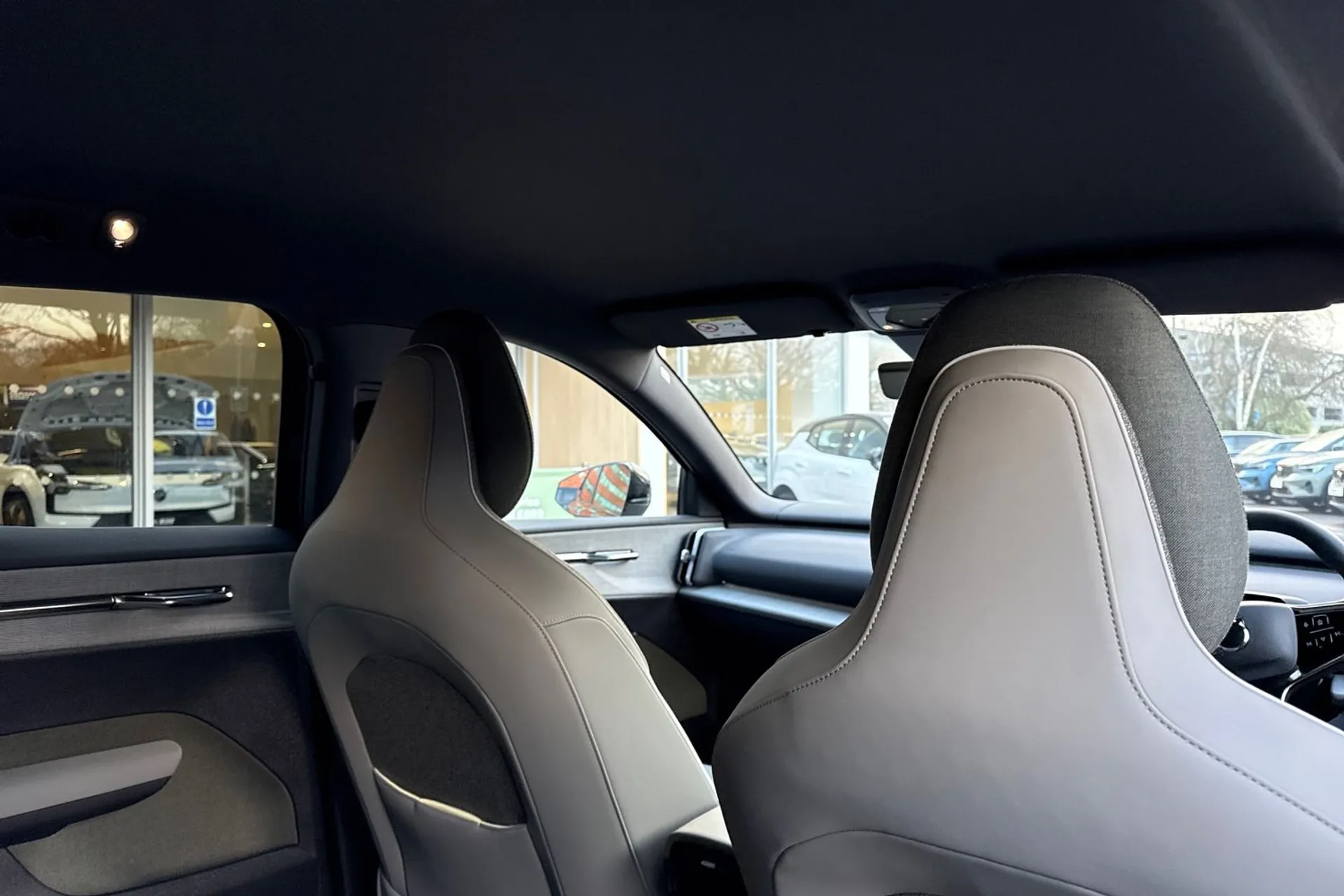 Volvo EX30 thumbnail image number 24