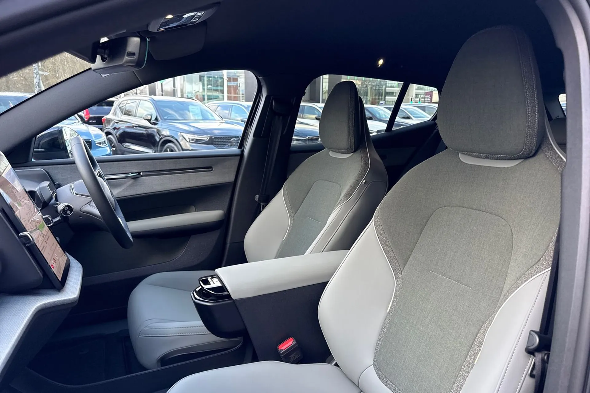 Volvo EX30 thumbnail image number 28