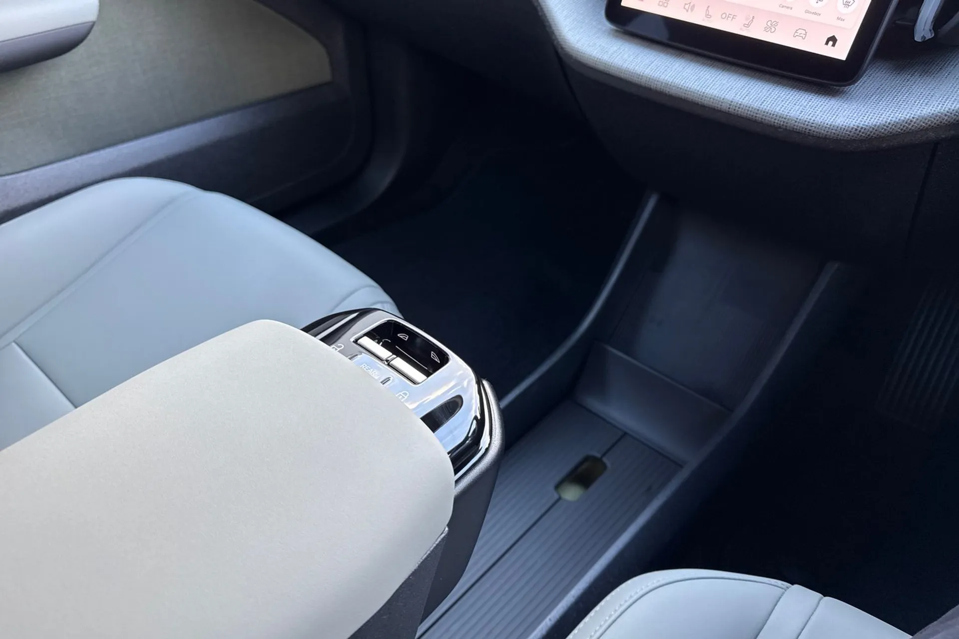 Volvo EX30 thumbnail image number 40