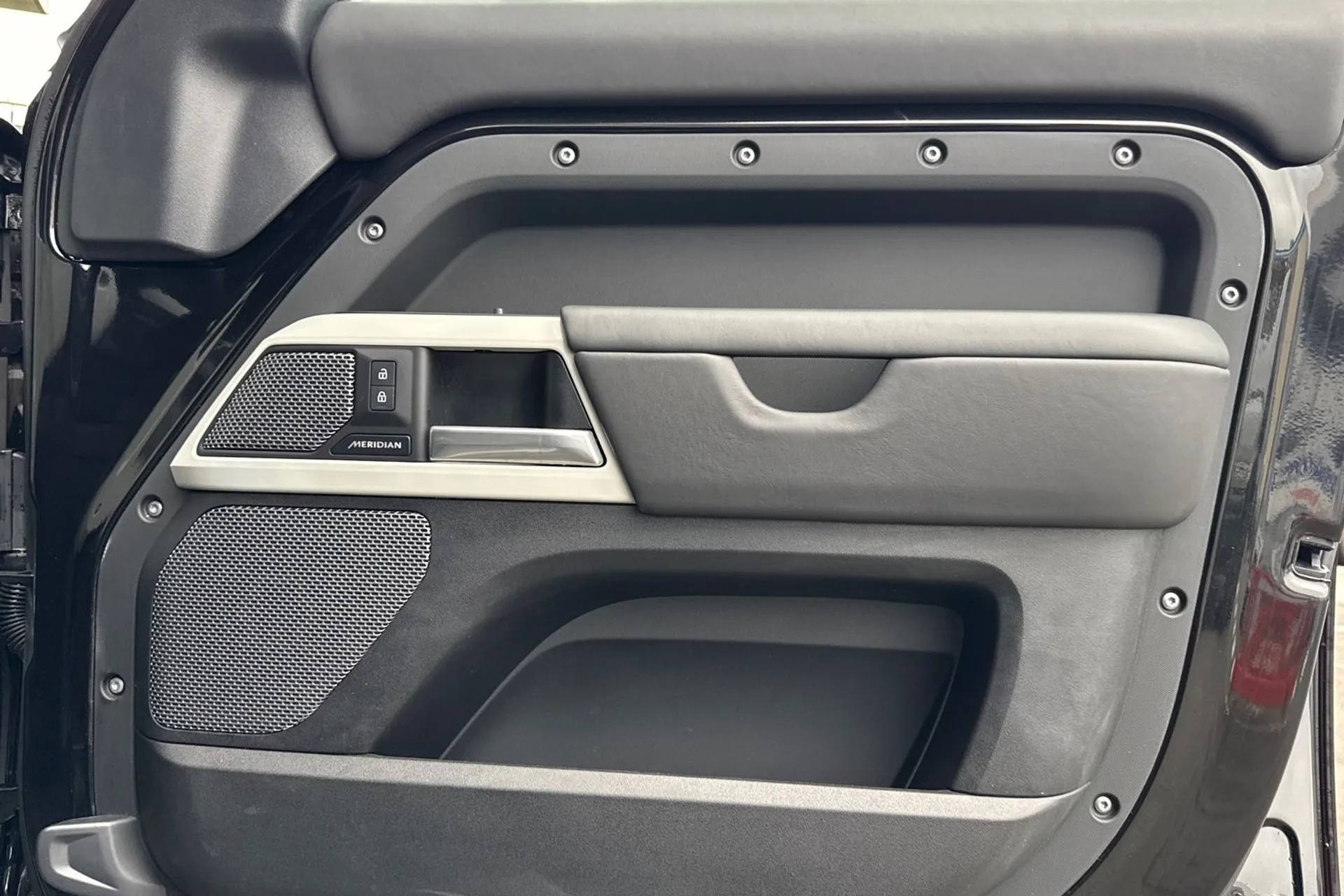 LAND ROVER DEFENDER thumbnail image number 26