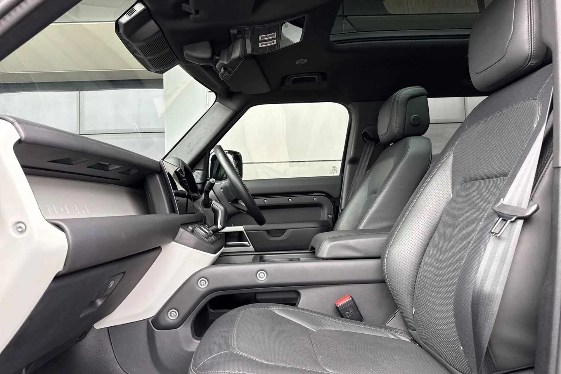 LAND ROVER DEFENDER thumbnail image number 54