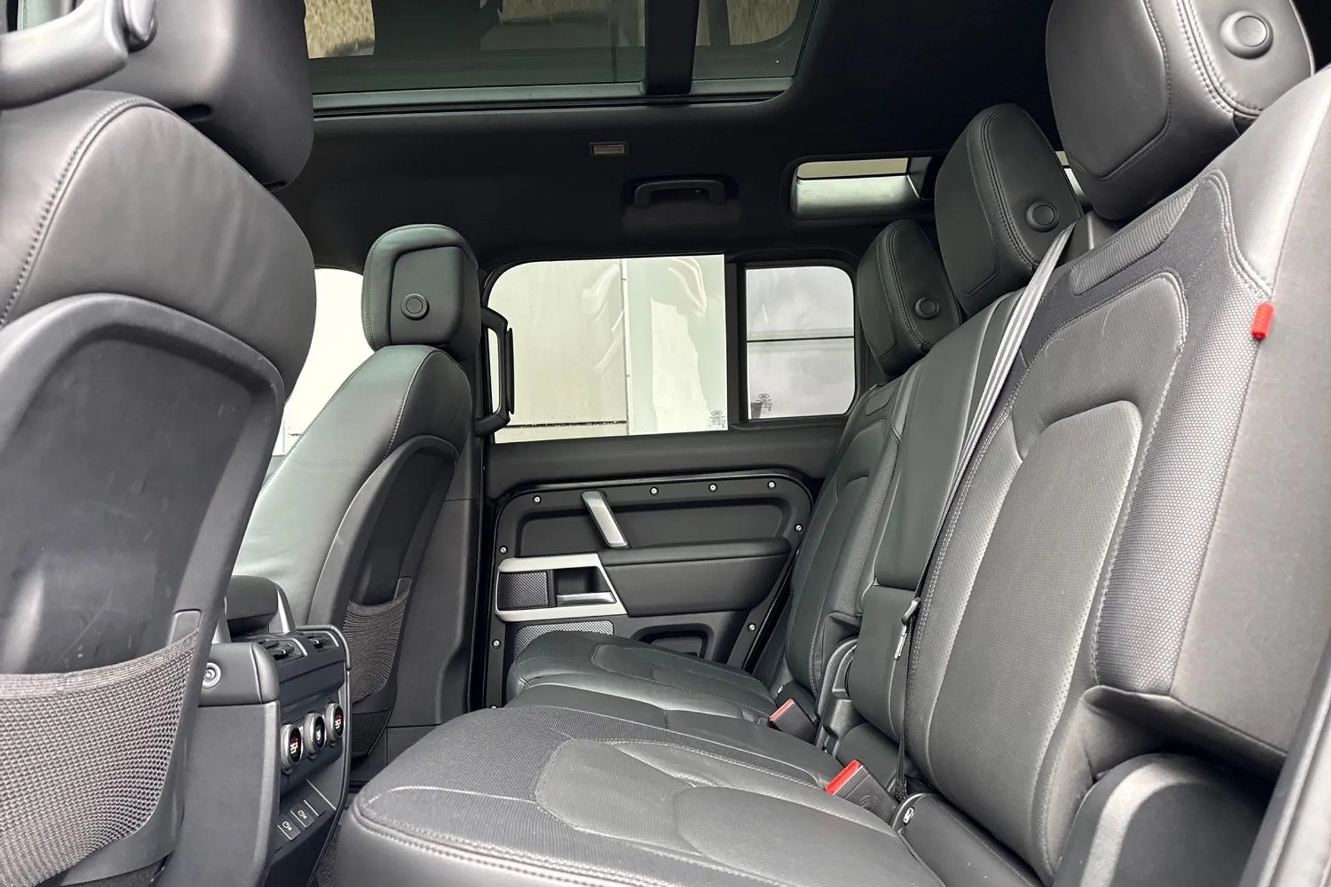 LAND ROVER DEFENDER thumbnail image number 56