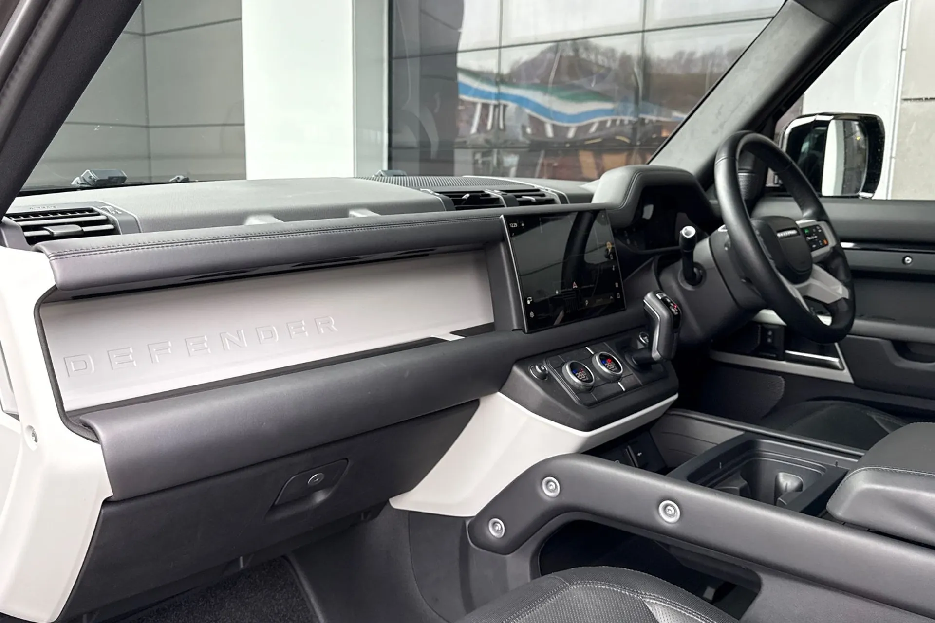 LAND ROVER DEFENDER thumbnail image number 53