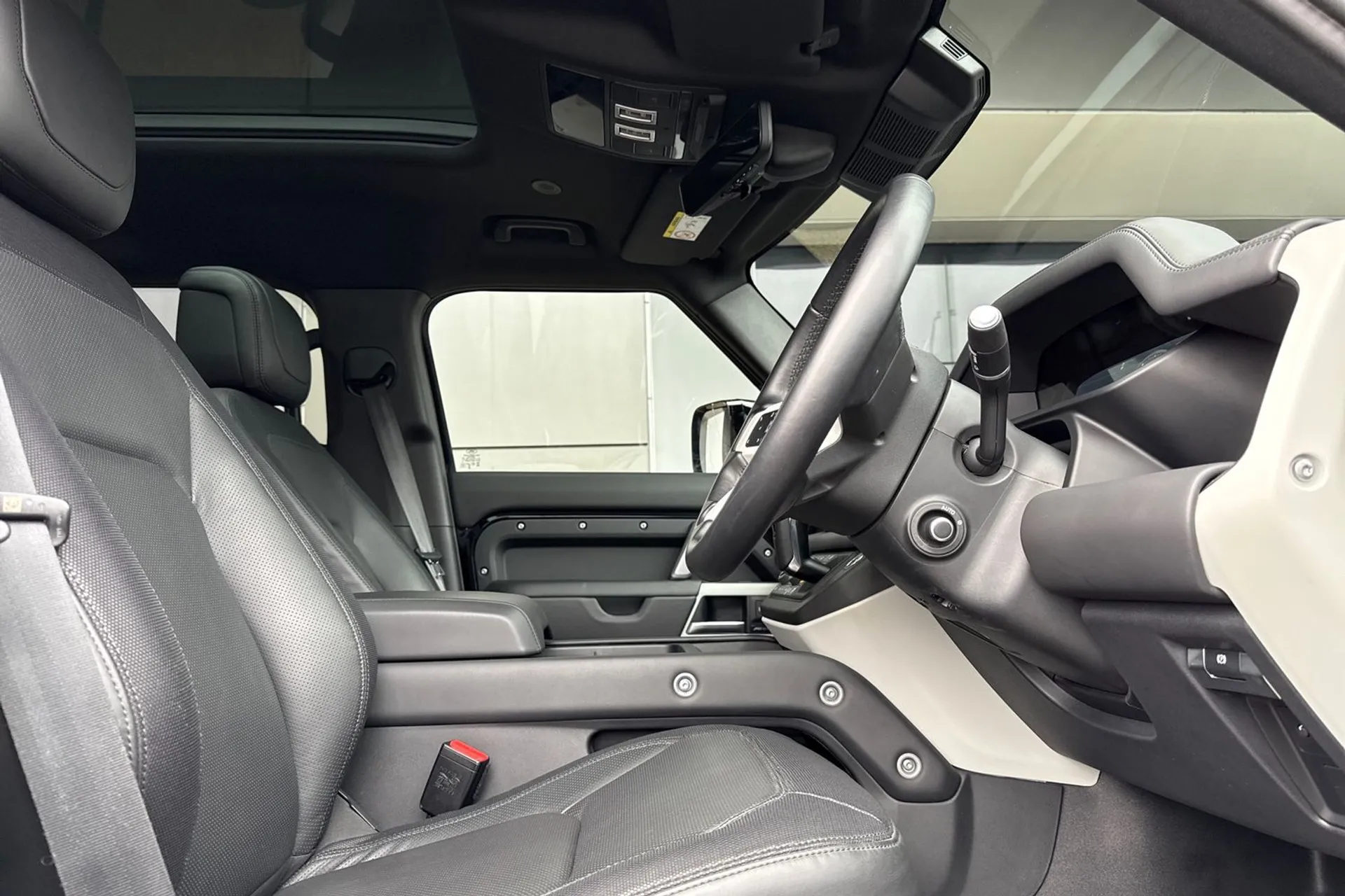 LAND ROVER DEFENDER thumbnail image number 23