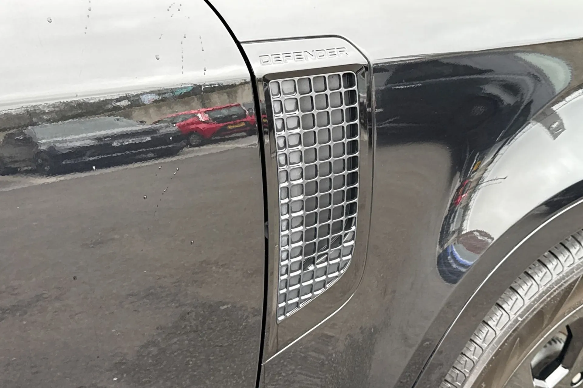 LAND ROVER DEFENDER thumbnail image number 32