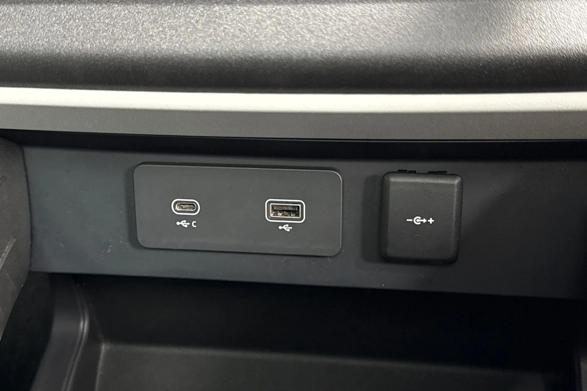 LAND ROVER DEFENDER thumbnail image number 59