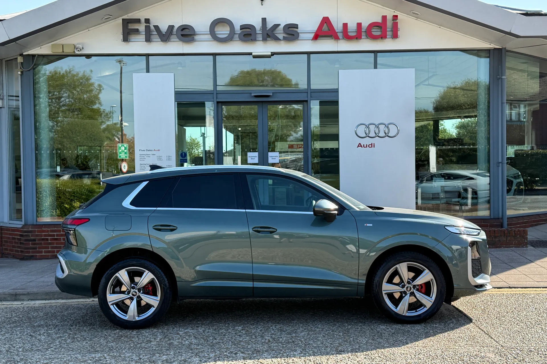 Audi Q3 focused image