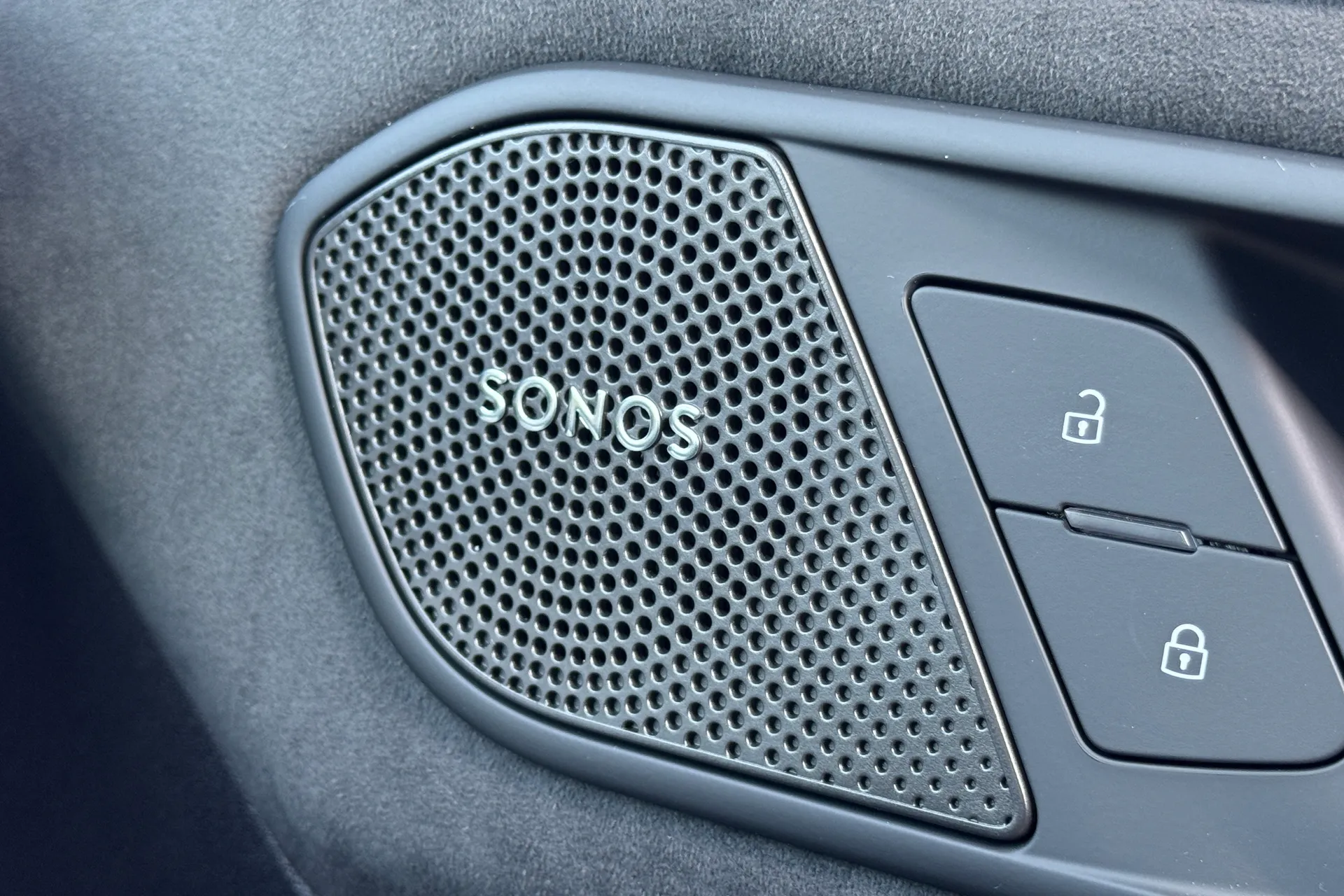 Audi Q3 thumbnail image number 20